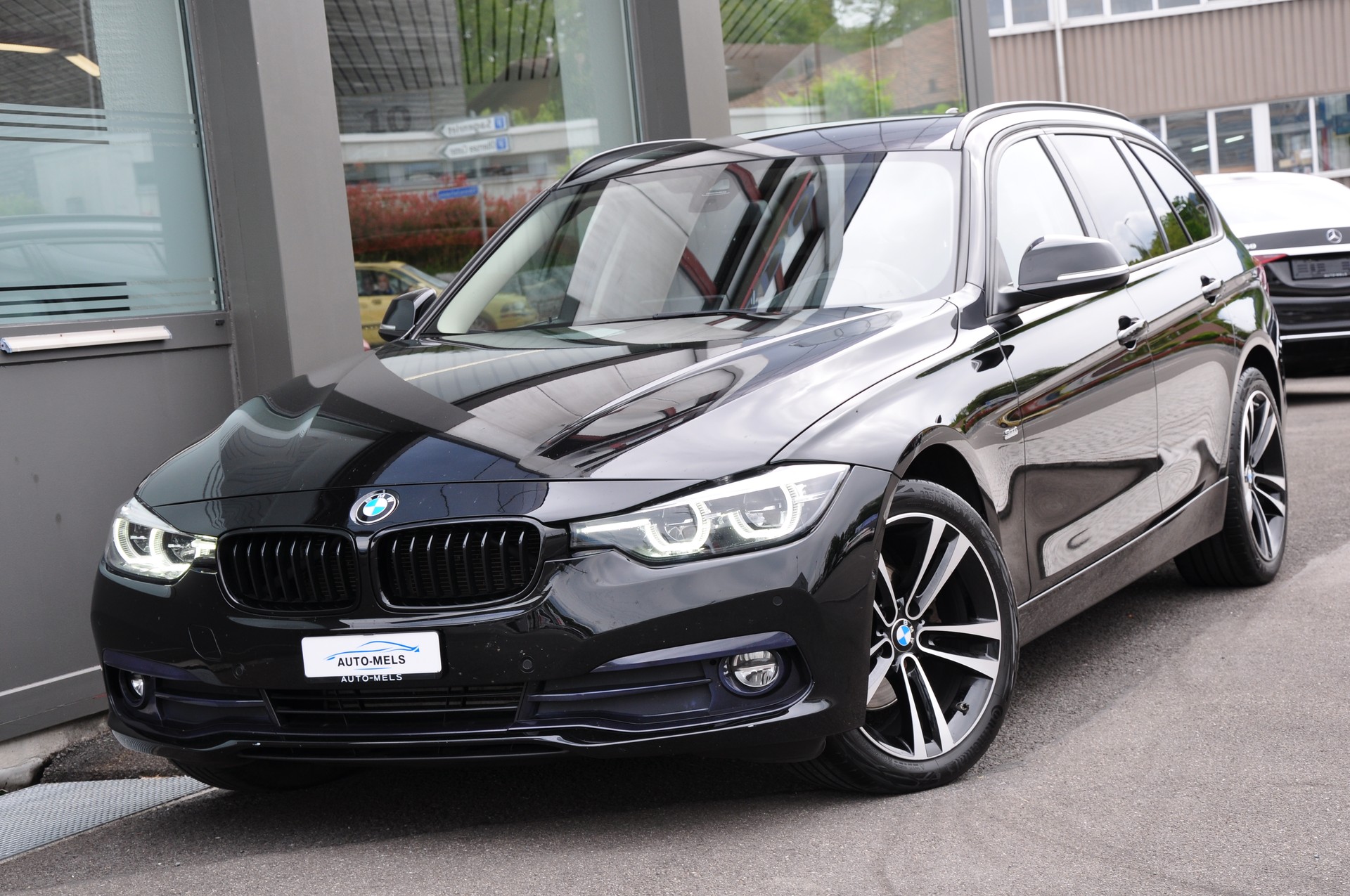 BMW 320d xDrive Touring Edition Sport Line Steptronic-image-1
