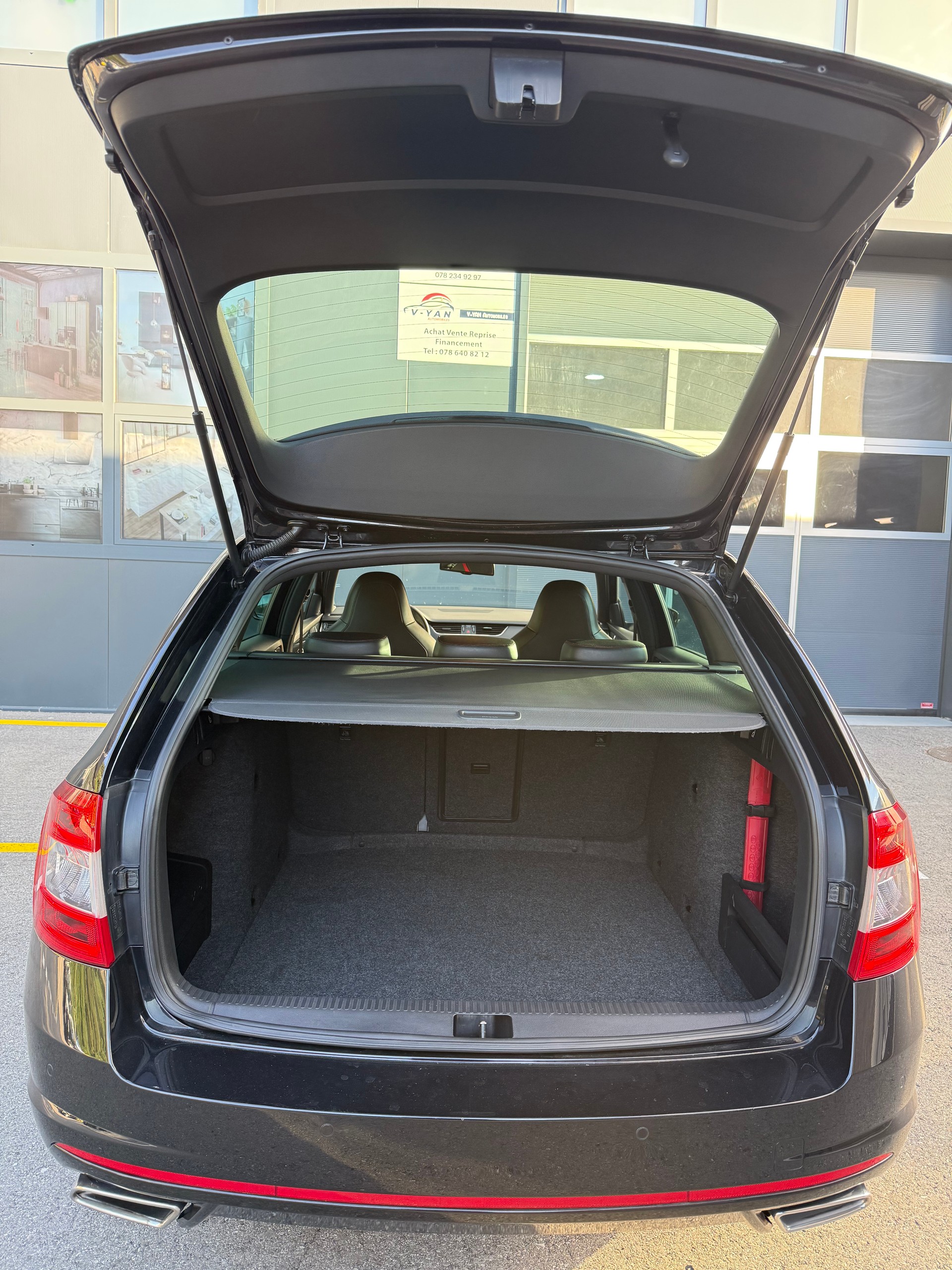SKODA Octavia Combi 2.0 TDI RS-image-7