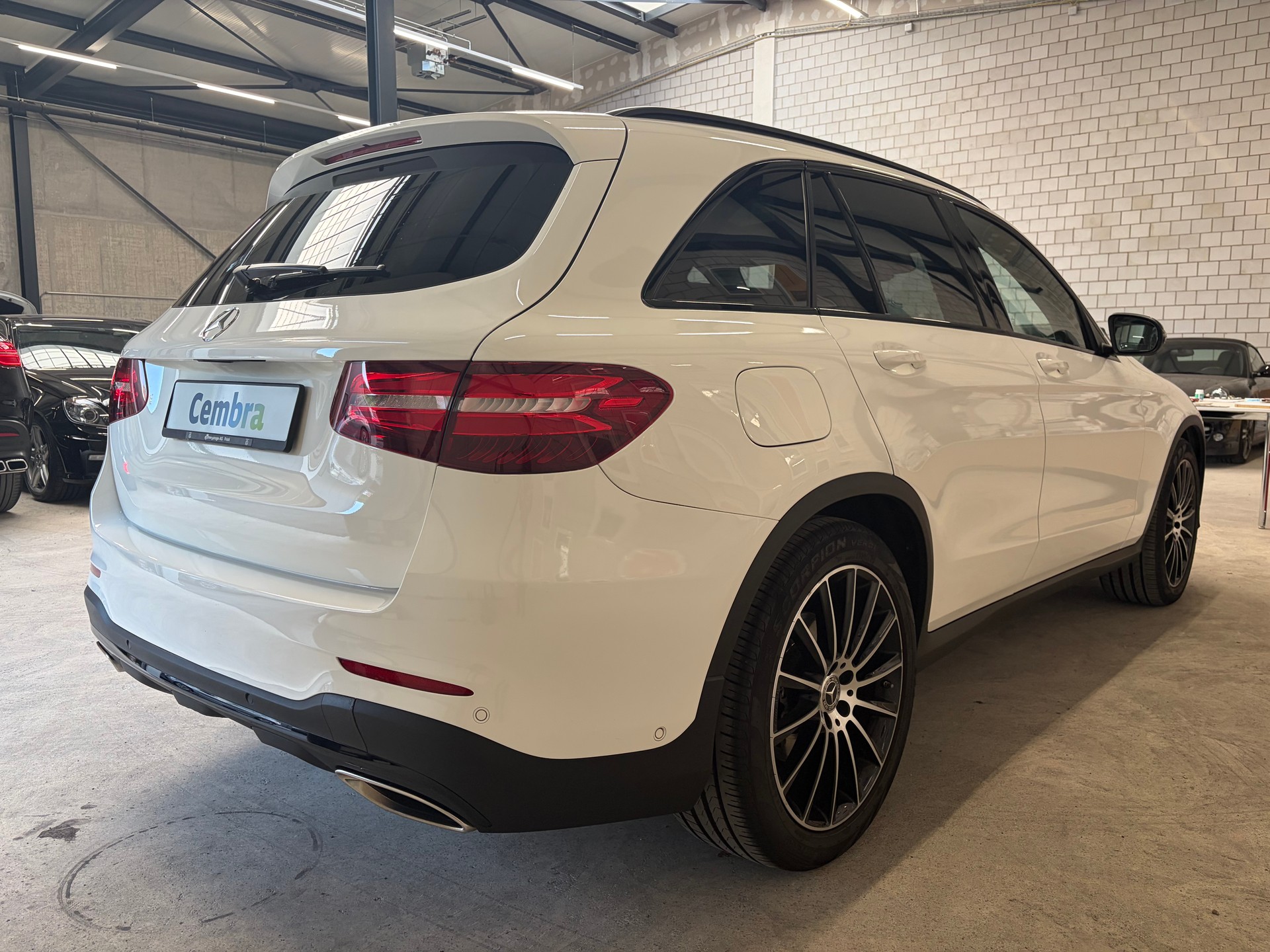 MERCEDES-BENZ GLC 250 4Matic 9G-Tronic-showroom-element-3