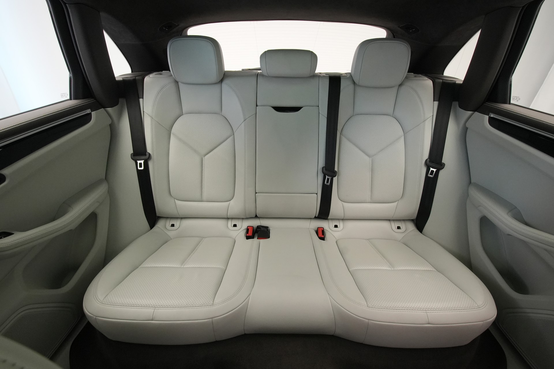 PORSCHE Macan Turbo PDK *CH-Fahrzeug* *Chrono*-image-16