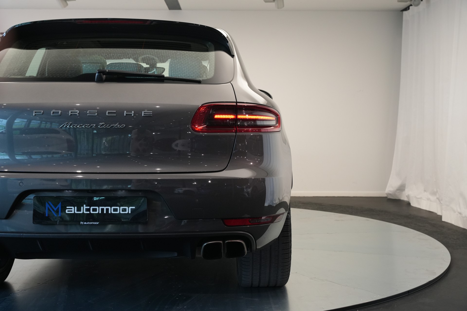 PORSCHE Macan Turbo PDK *CH-Fahrzeug* *Chrono*-image-10