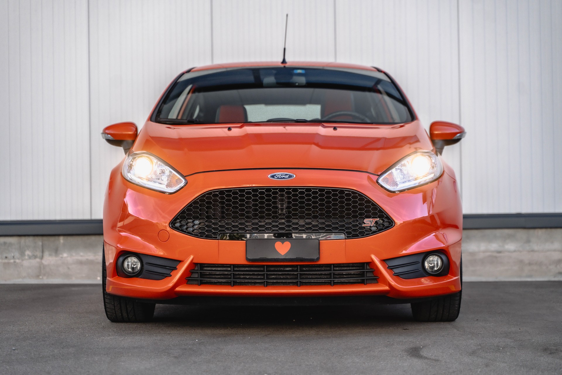 FORD Fiesta 1.6 SCTi ST-2 * AB MFK * TRAUMHAFTE AUSSTATUNG * 8-FACH BEREIFT *-image-1