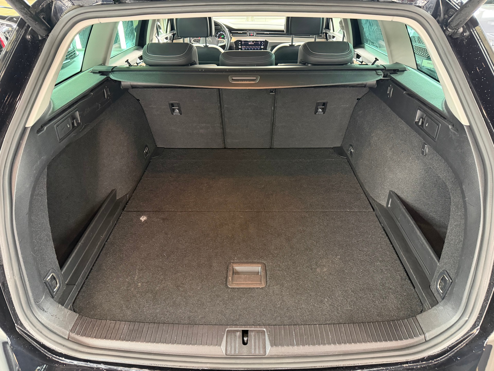 VW Passat 2.0 TDI BMT Elegance 4Motion DSG-image-15