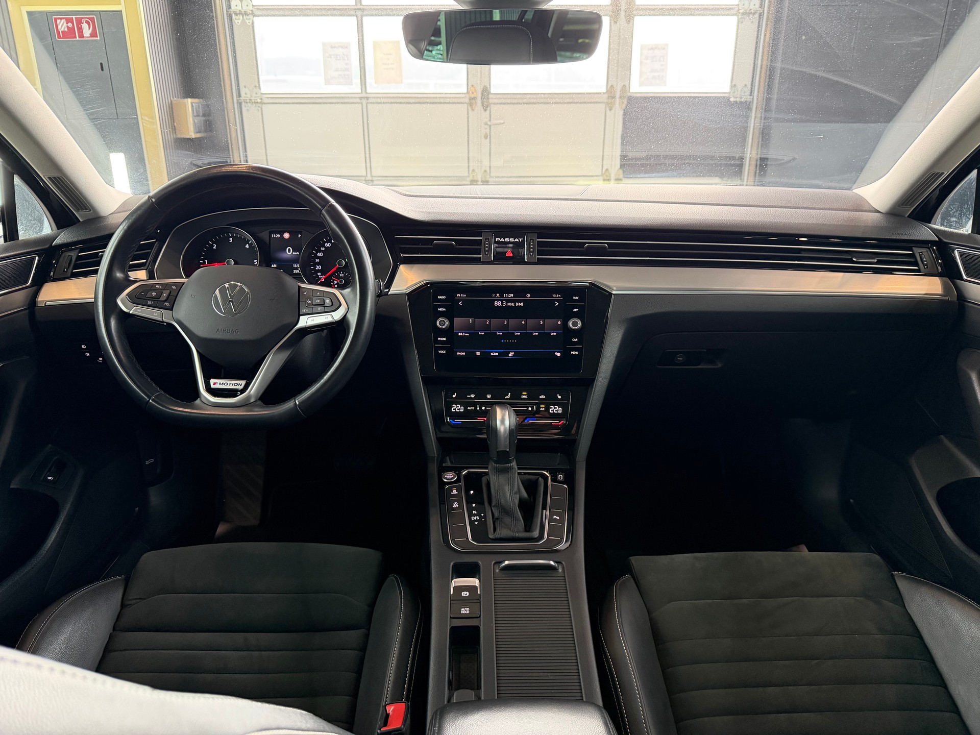 VW Passat 2.0 TDI BMT Elegance 4Motion DSG-image-12
