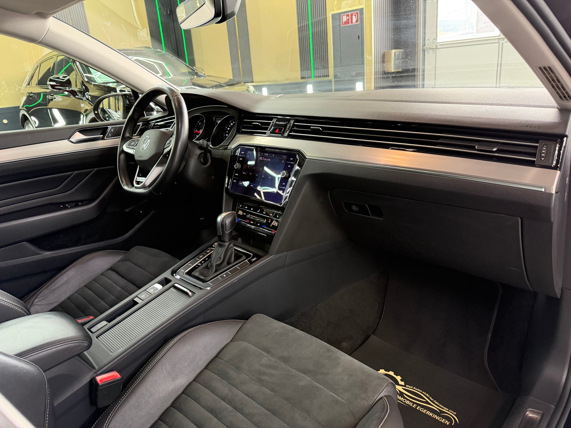 VW Passat 2.0 TDI BMT Elegance 4Motion DSG-image-10