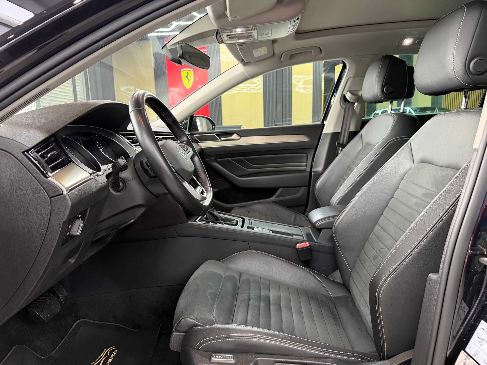 VW Passat 2.0 TDI BMT Elegance 4Motion DSG-image-9