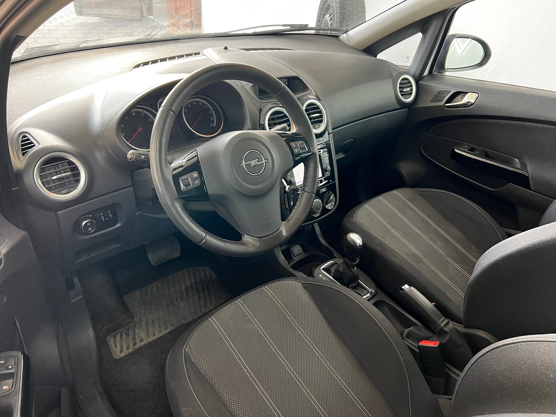 OPEL 1.4i 16V TP Color Ed.-image-4