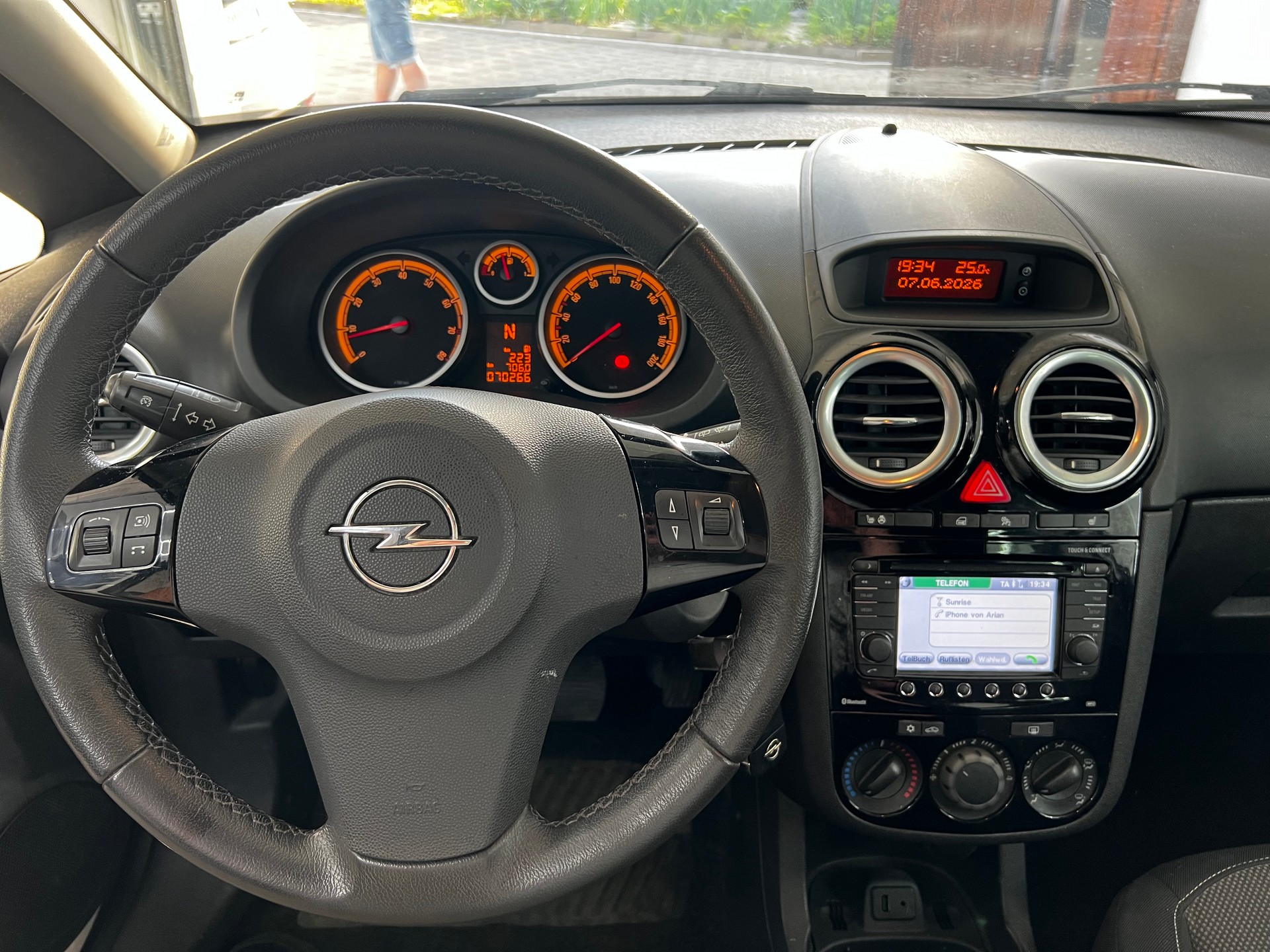 OPEL 1.4i 16V TP Color Ed.-image-2
