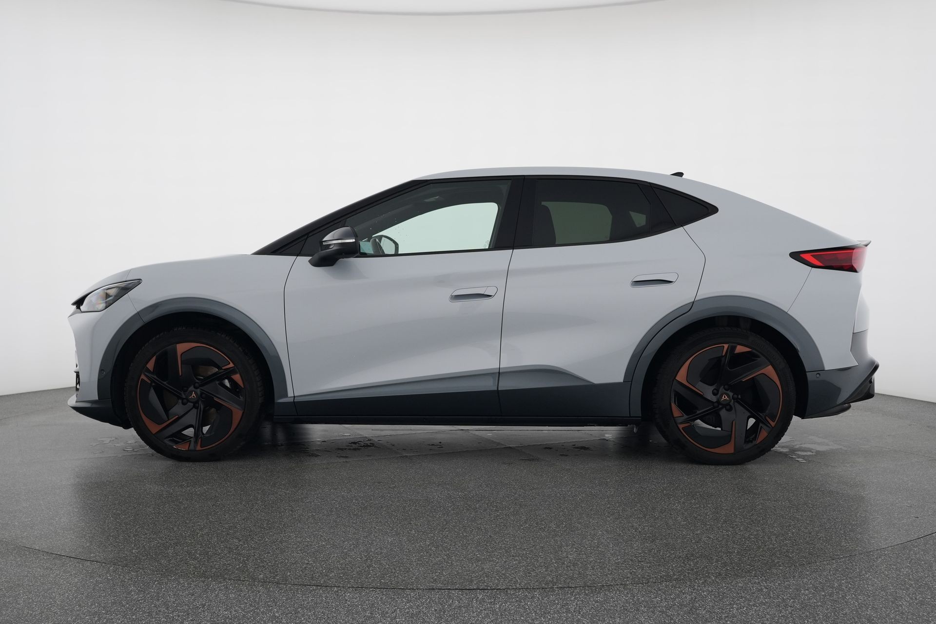 CUPRA Tavascan Type 9 77 kWh Adrenaline-image-2