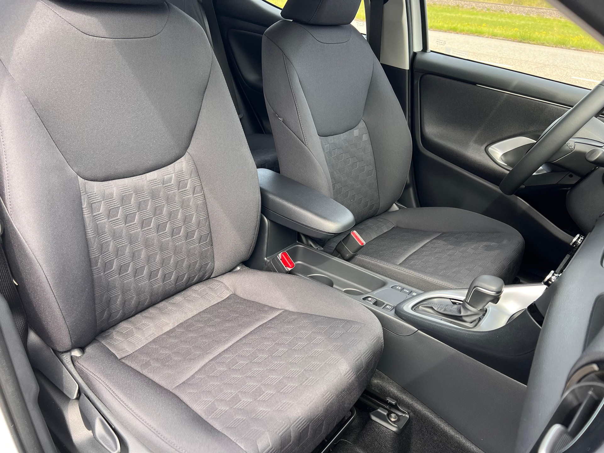 TOYOTA Yaris 1.5 VVT-i HSD Comfort-image-14