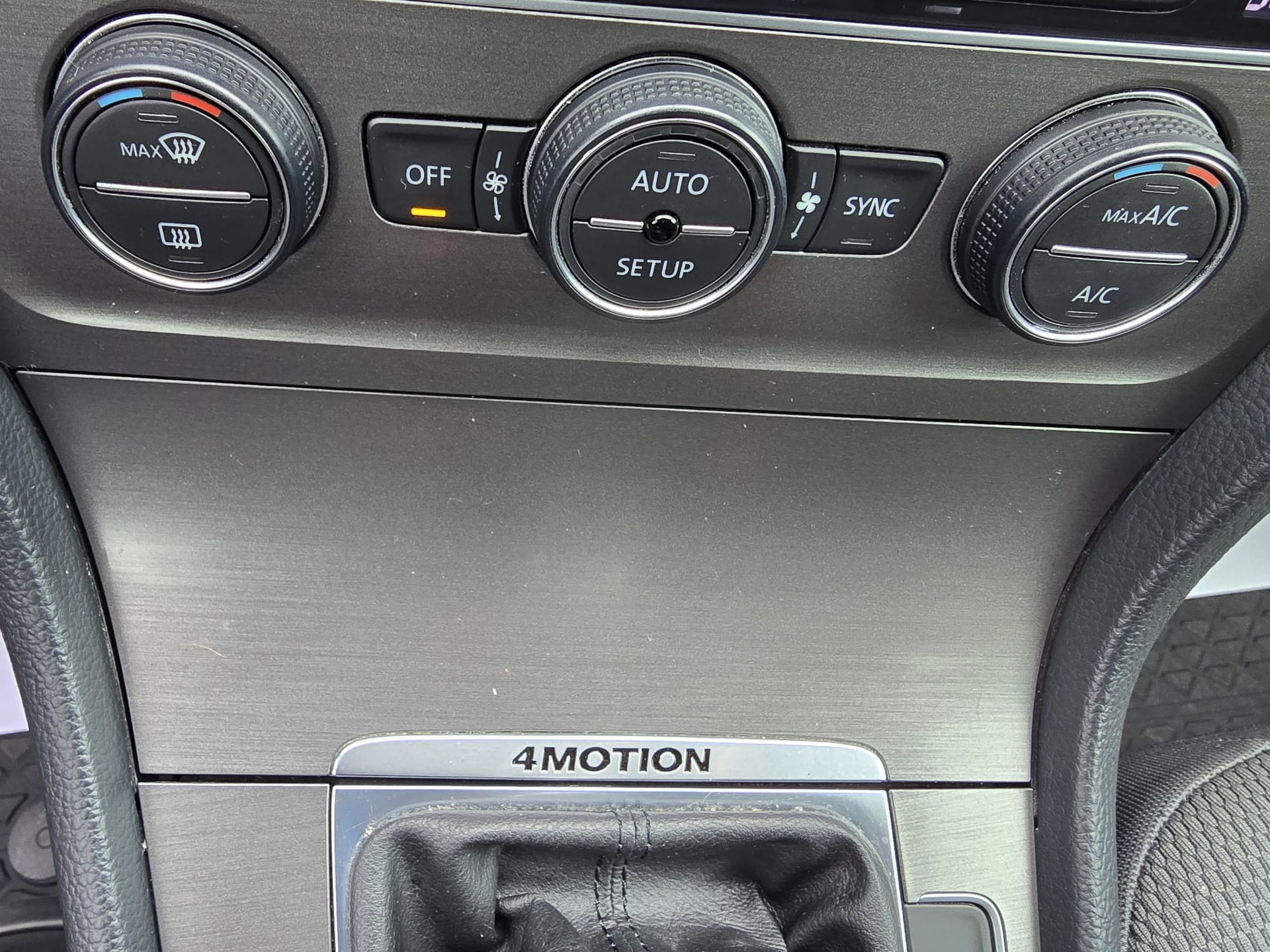 VW Golf 2.0 TDI Highline 4Motion-image-15