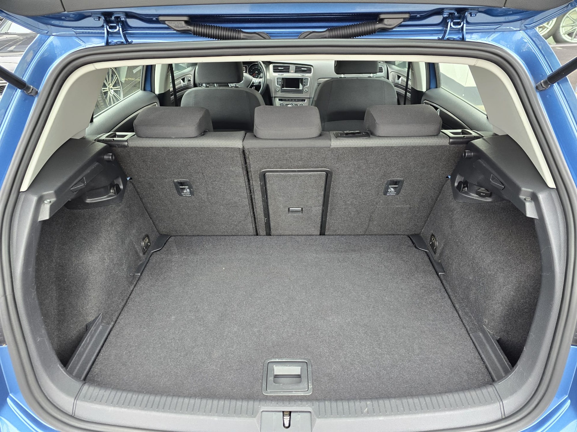 VW Golf 2.0 TDI Highline 4Motion-image-22