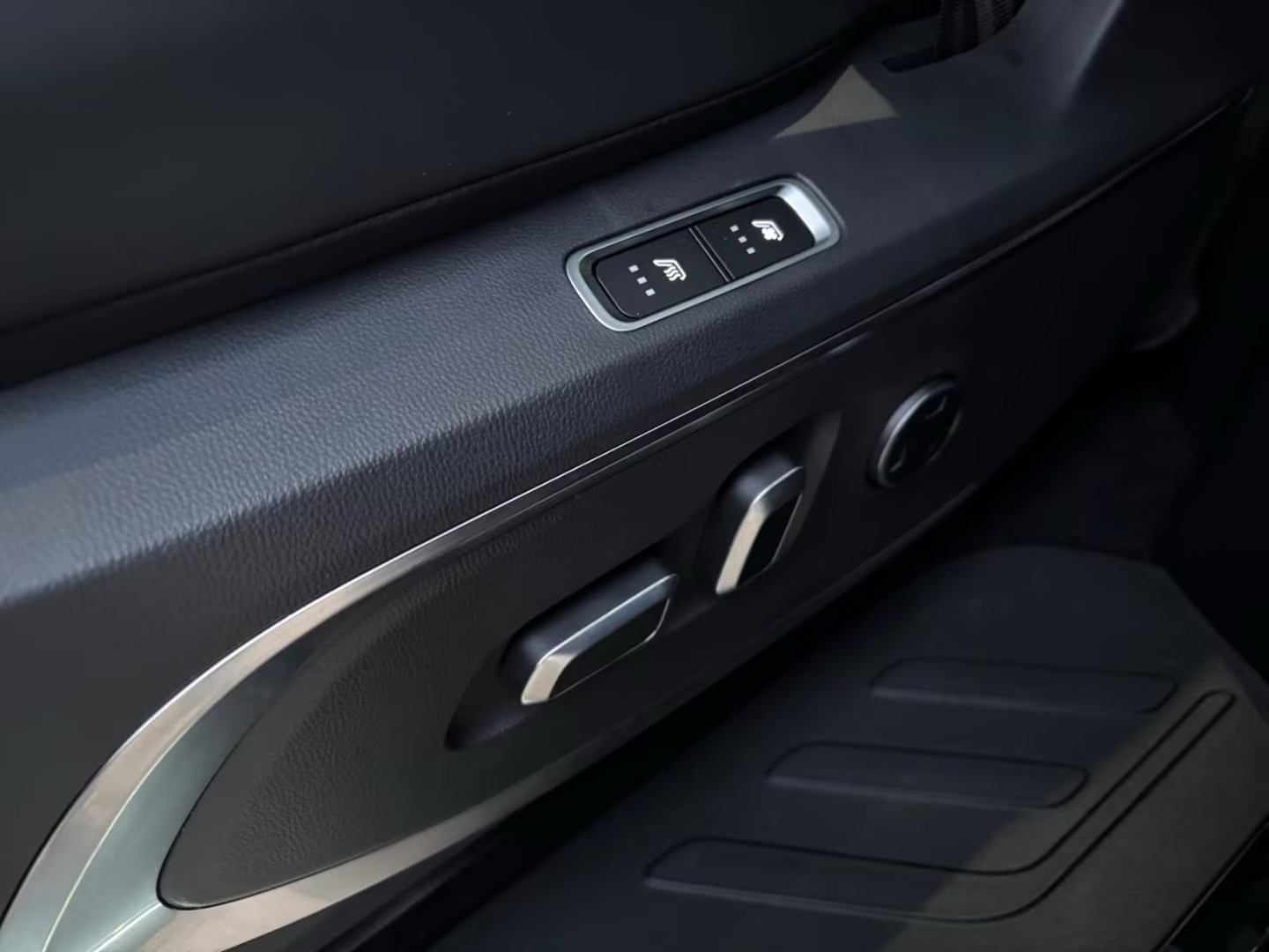 MAXUS Mifa 9 Luxury 90kWh-image-19