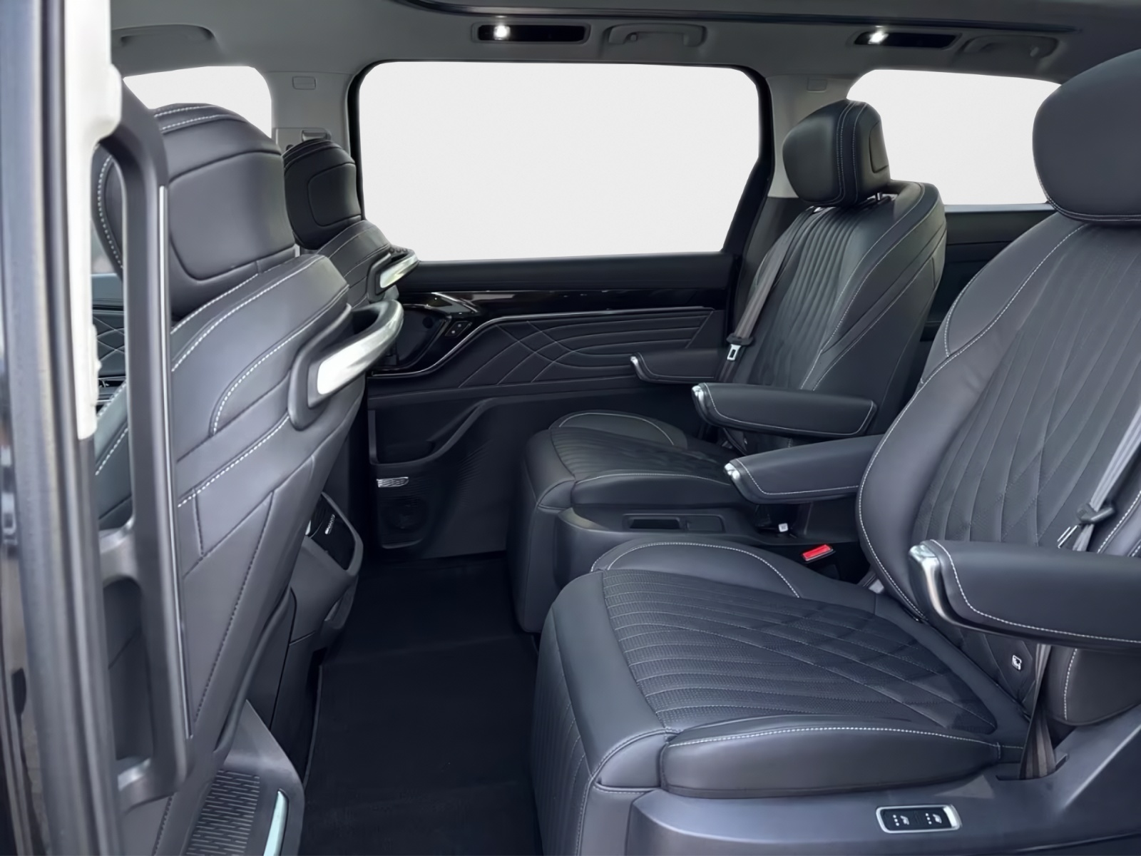 MAXUS Mifa 9 Luxury 90kWh-image-13