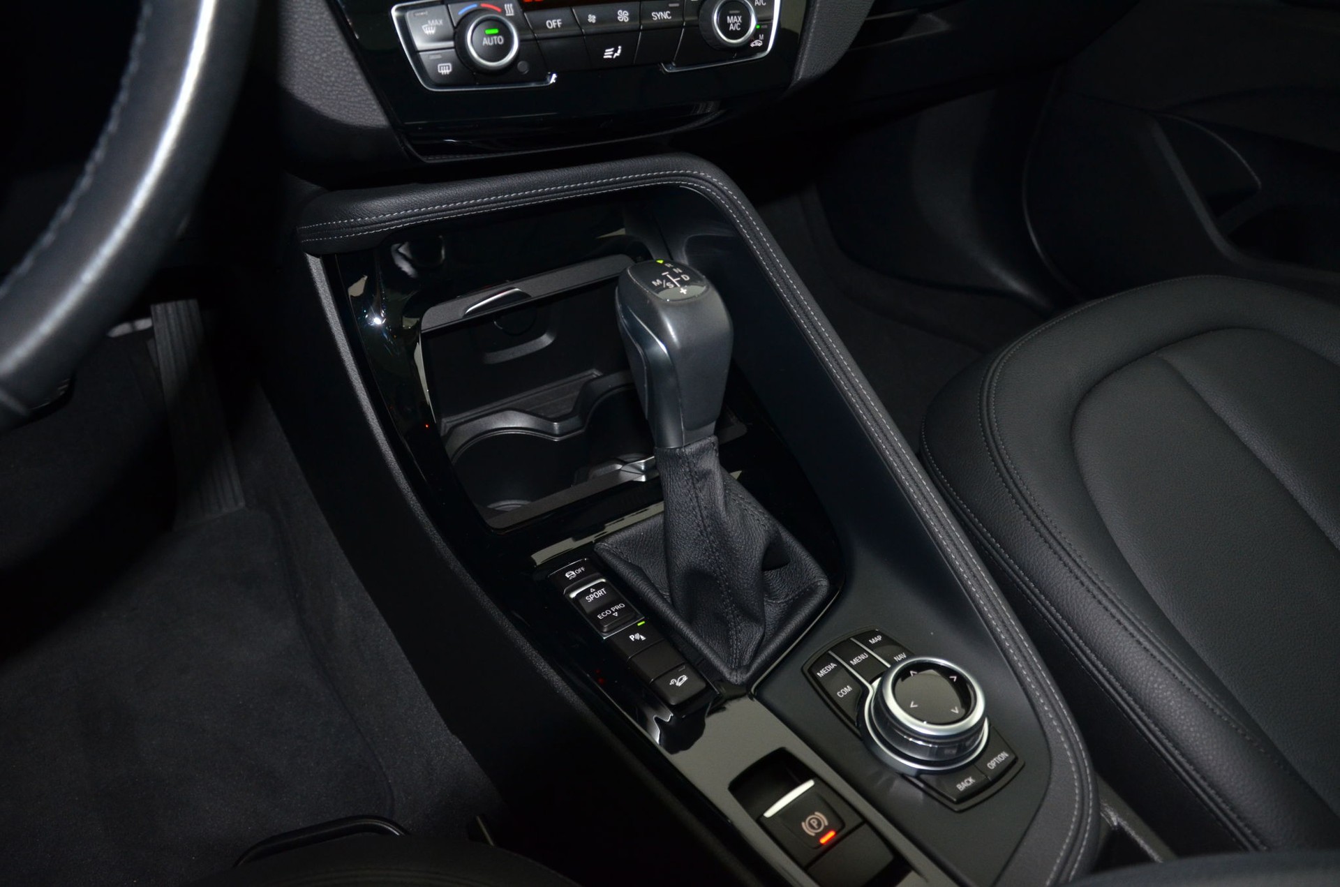 BMW X1 xDrive 18d Steptronic-image-26