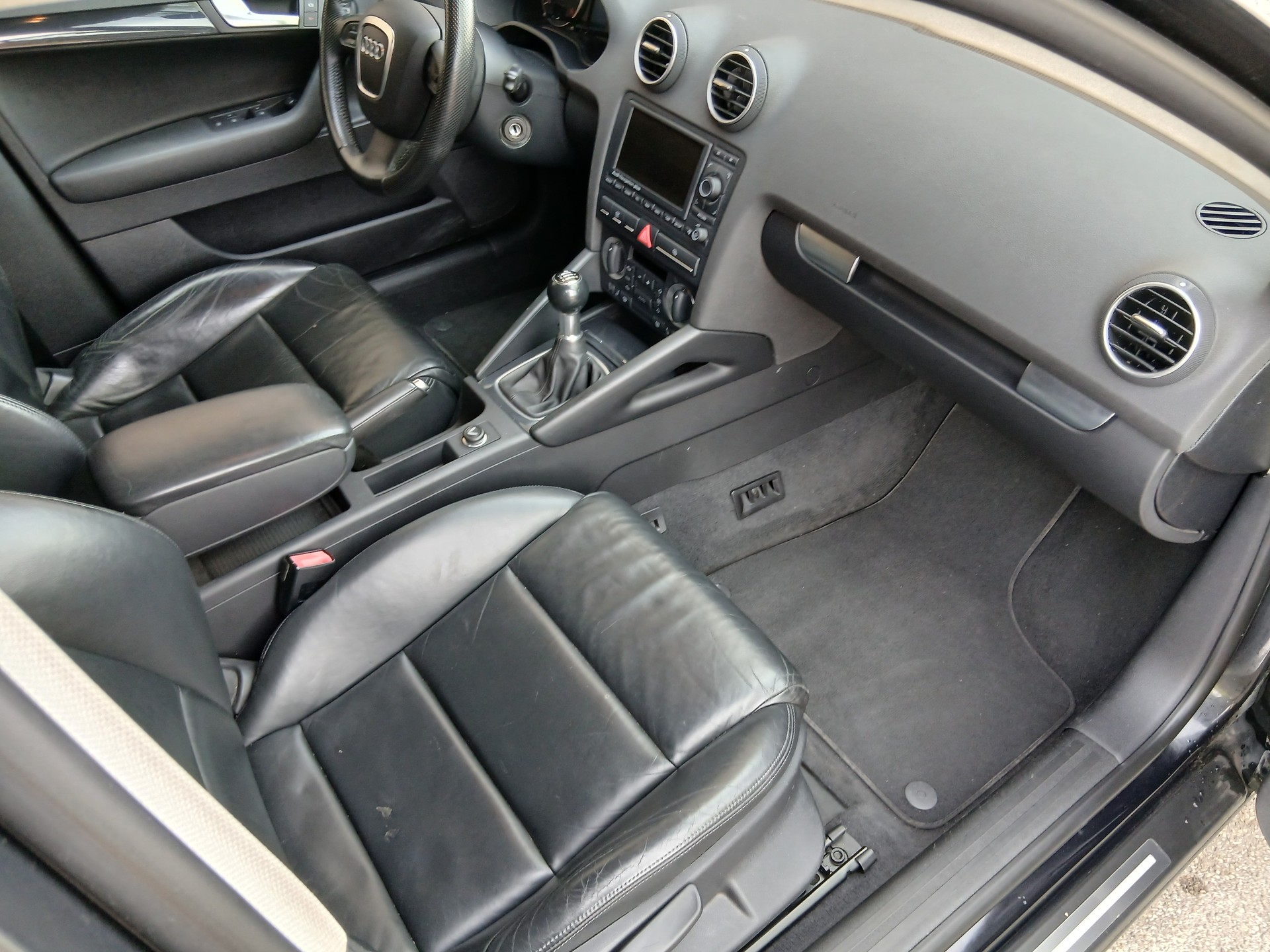 AUDI A3 Sportback 1.6 FSI Ambition-image-8