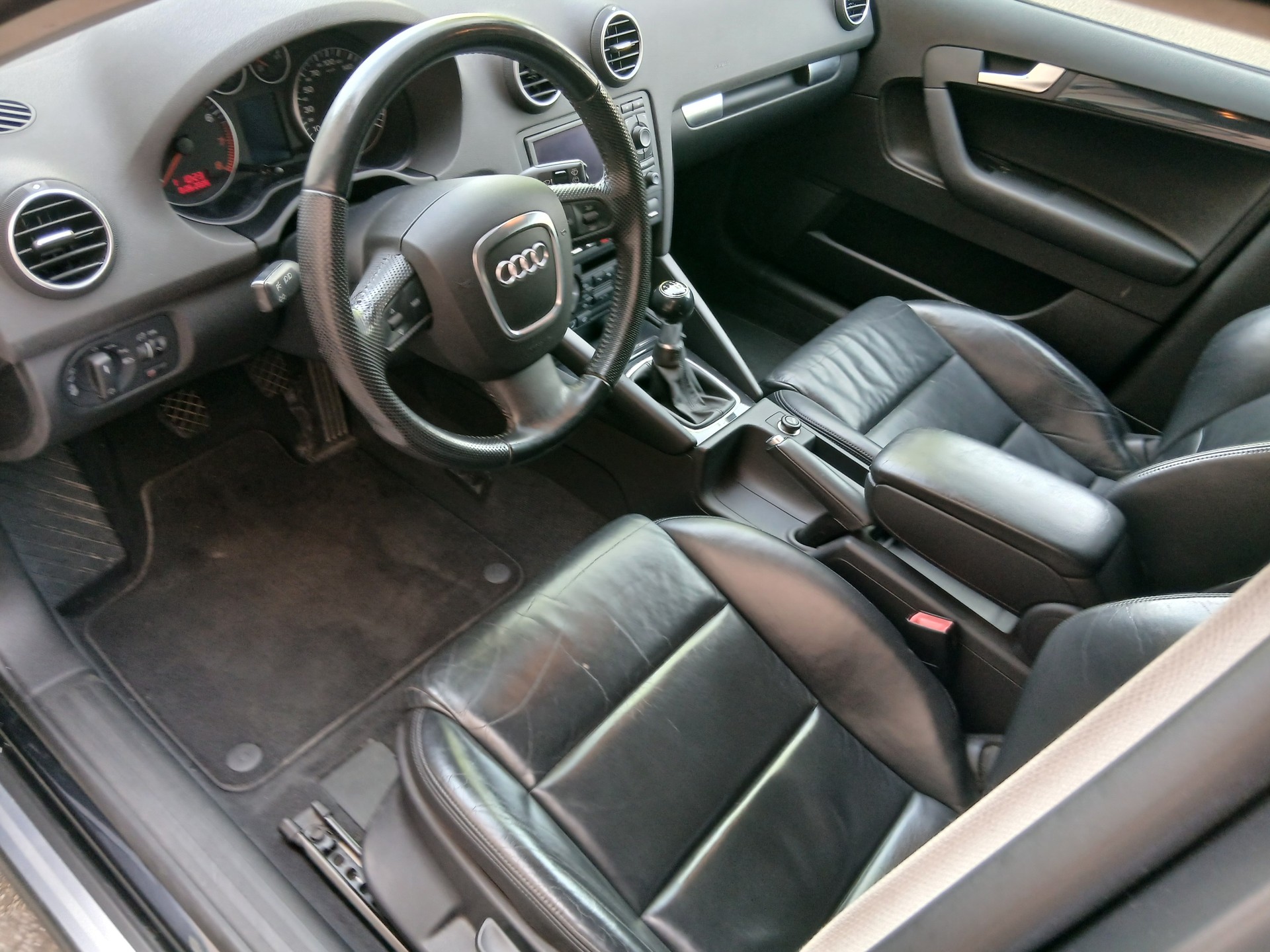 AUDI A3 Sportback 1.6 FSI Ambition-image-6