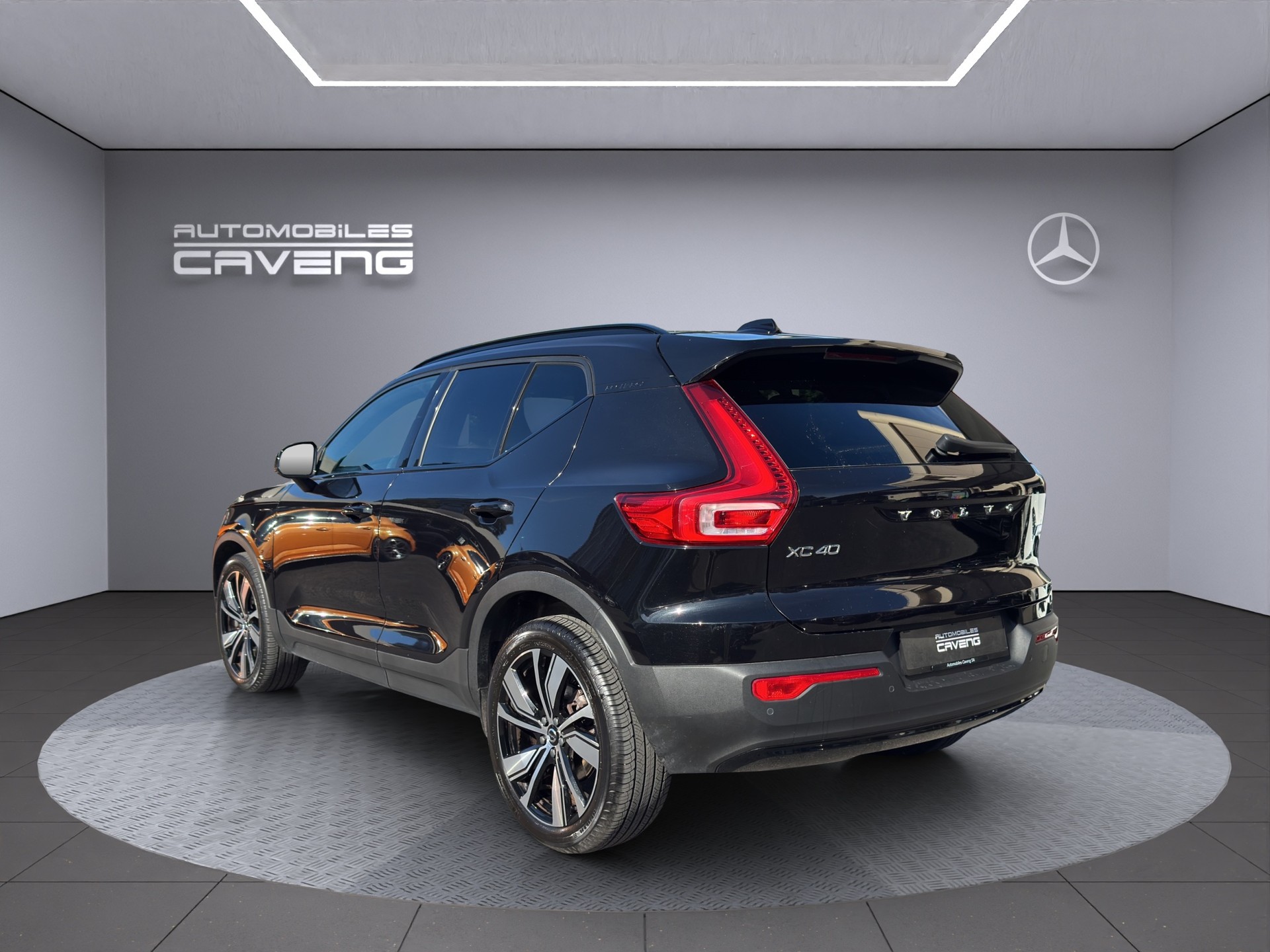 VOLVO XC40 T4 TwE R-Design DCT-image-2