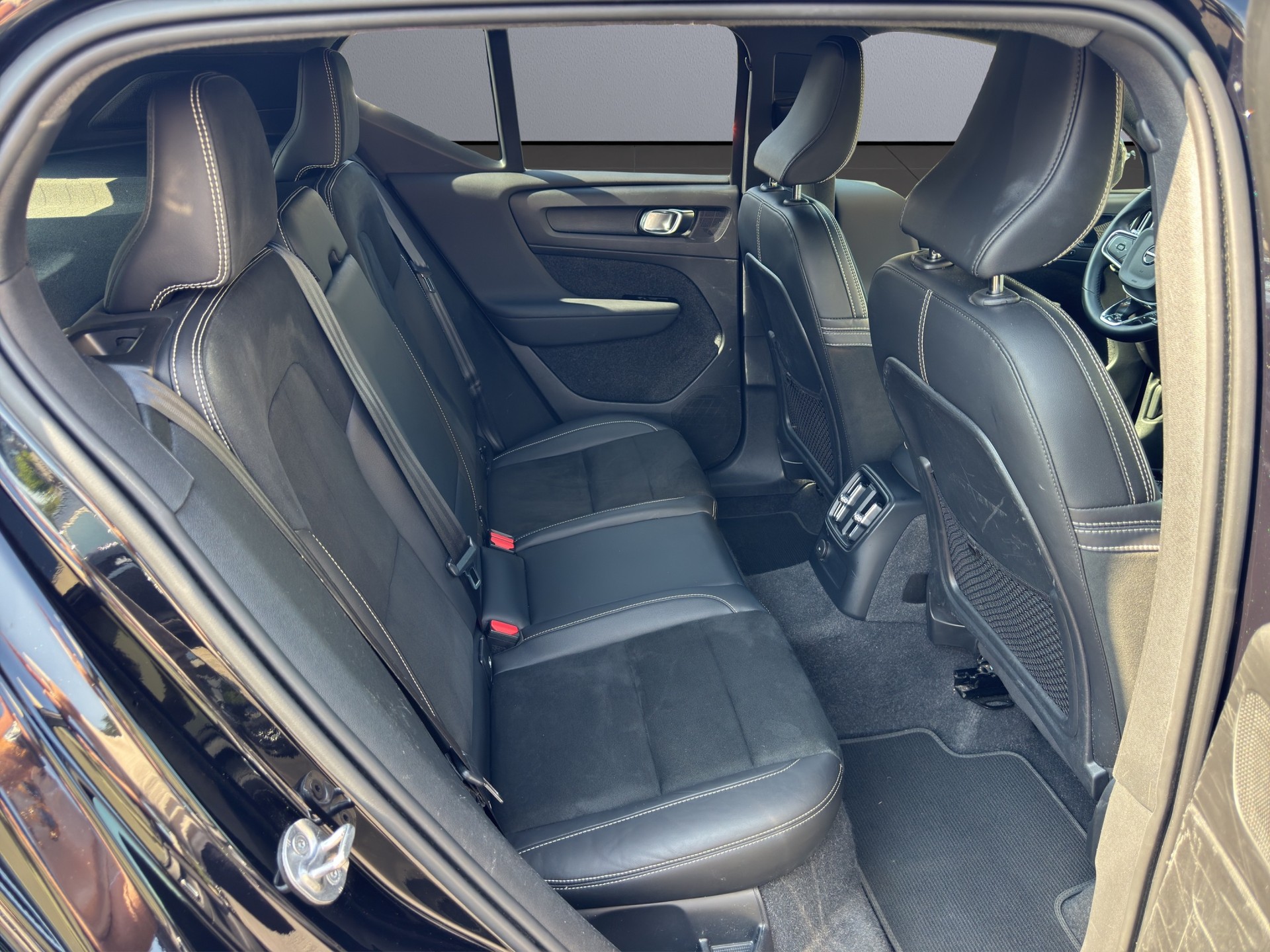 VOLVO XC40 T4 TwE R-Design DCT-image-16
