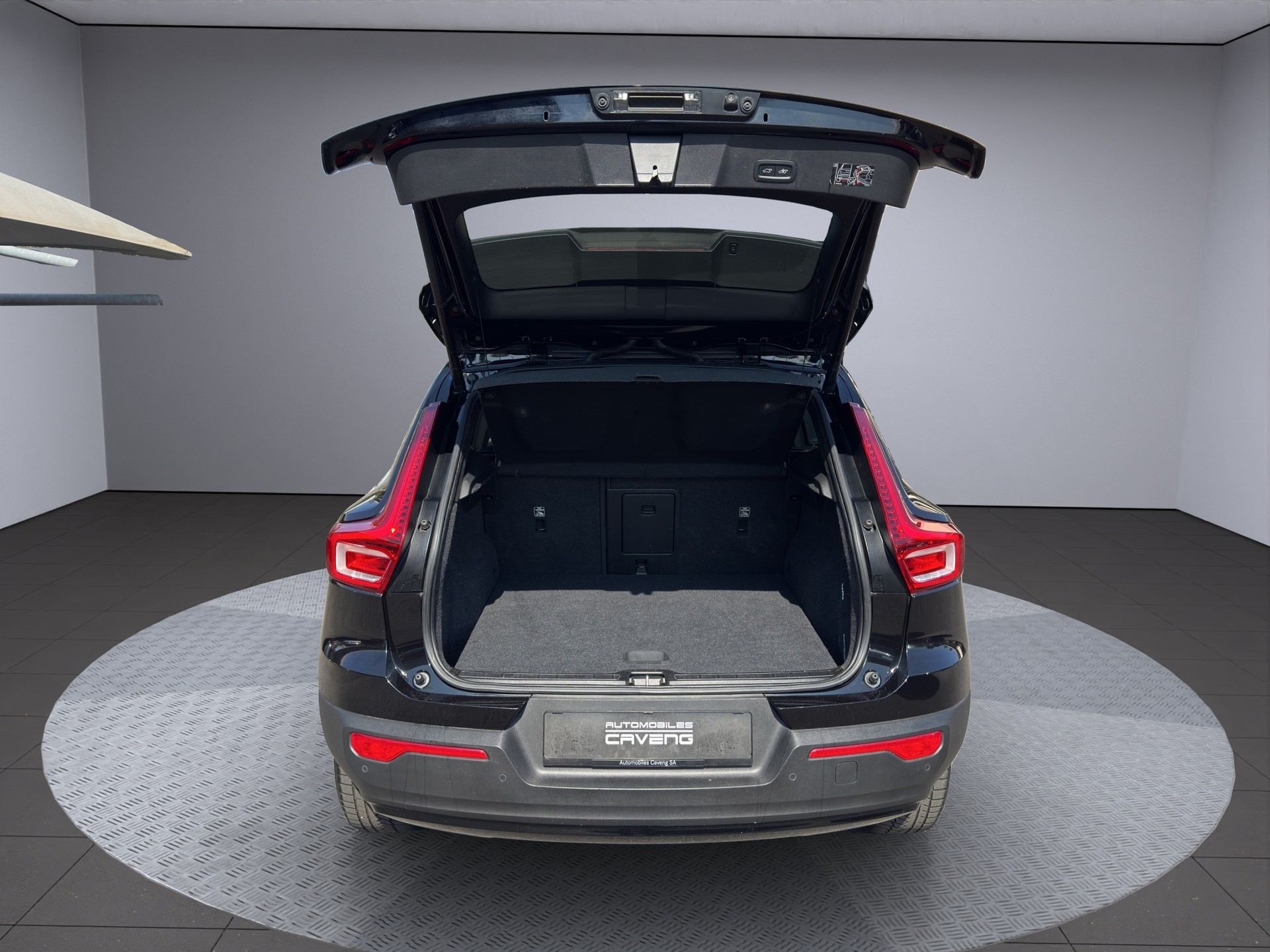VOLVO XC40 T4 TwE R-Design DCT-image-17