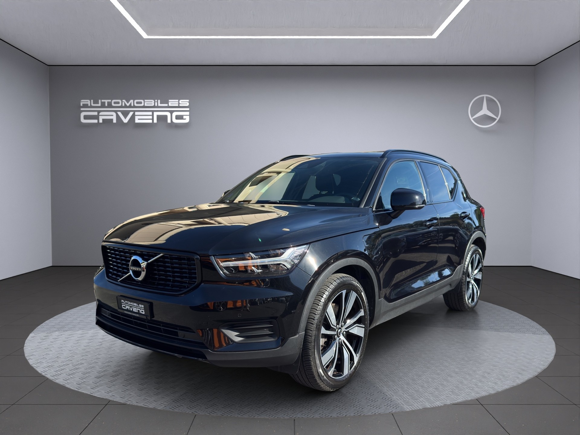 VOLVO XC40 T4 TwE R-Design DCT-image-0