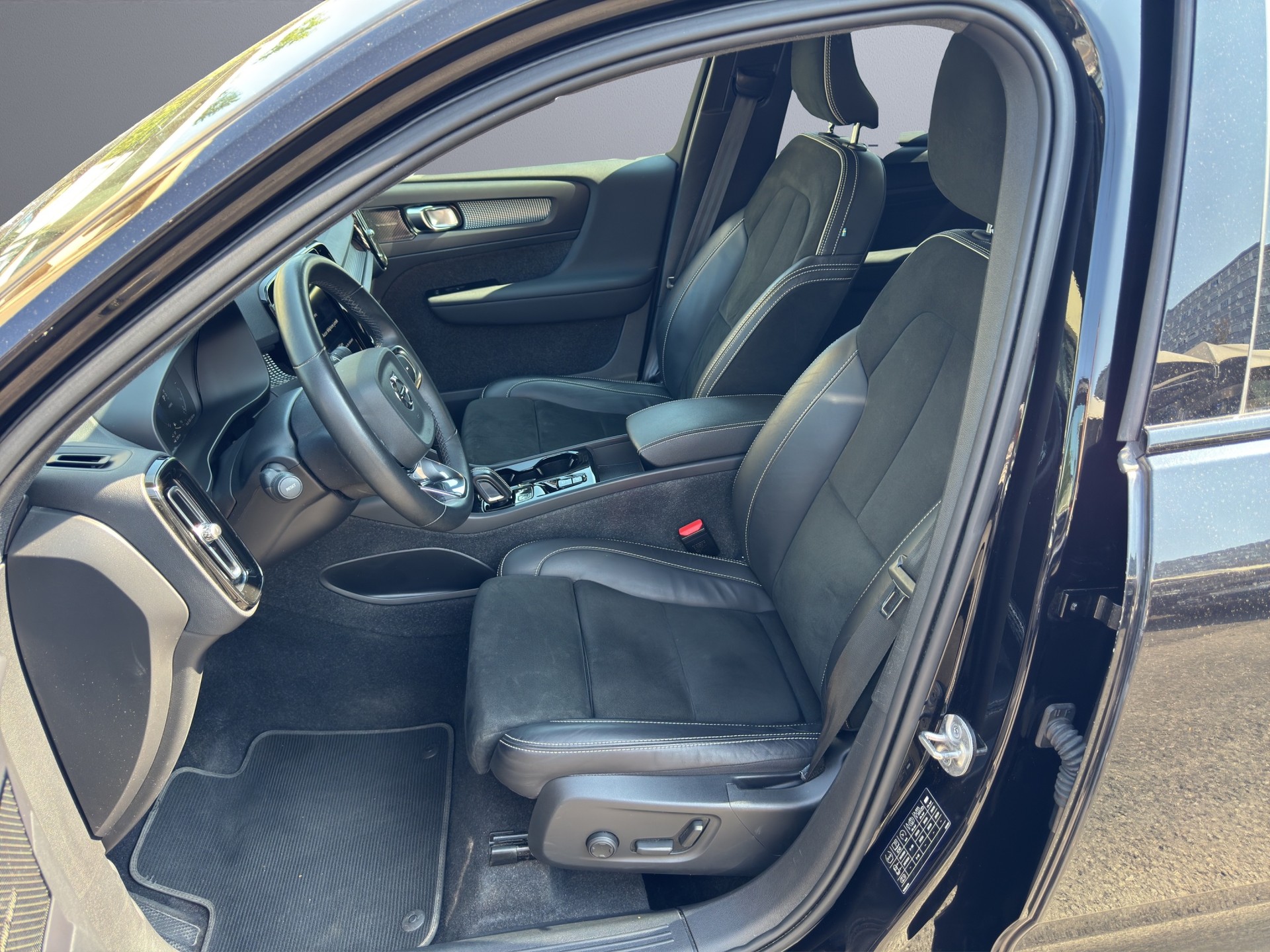 VOLVO XC40 T4 TwE R-Design DCT-image-10