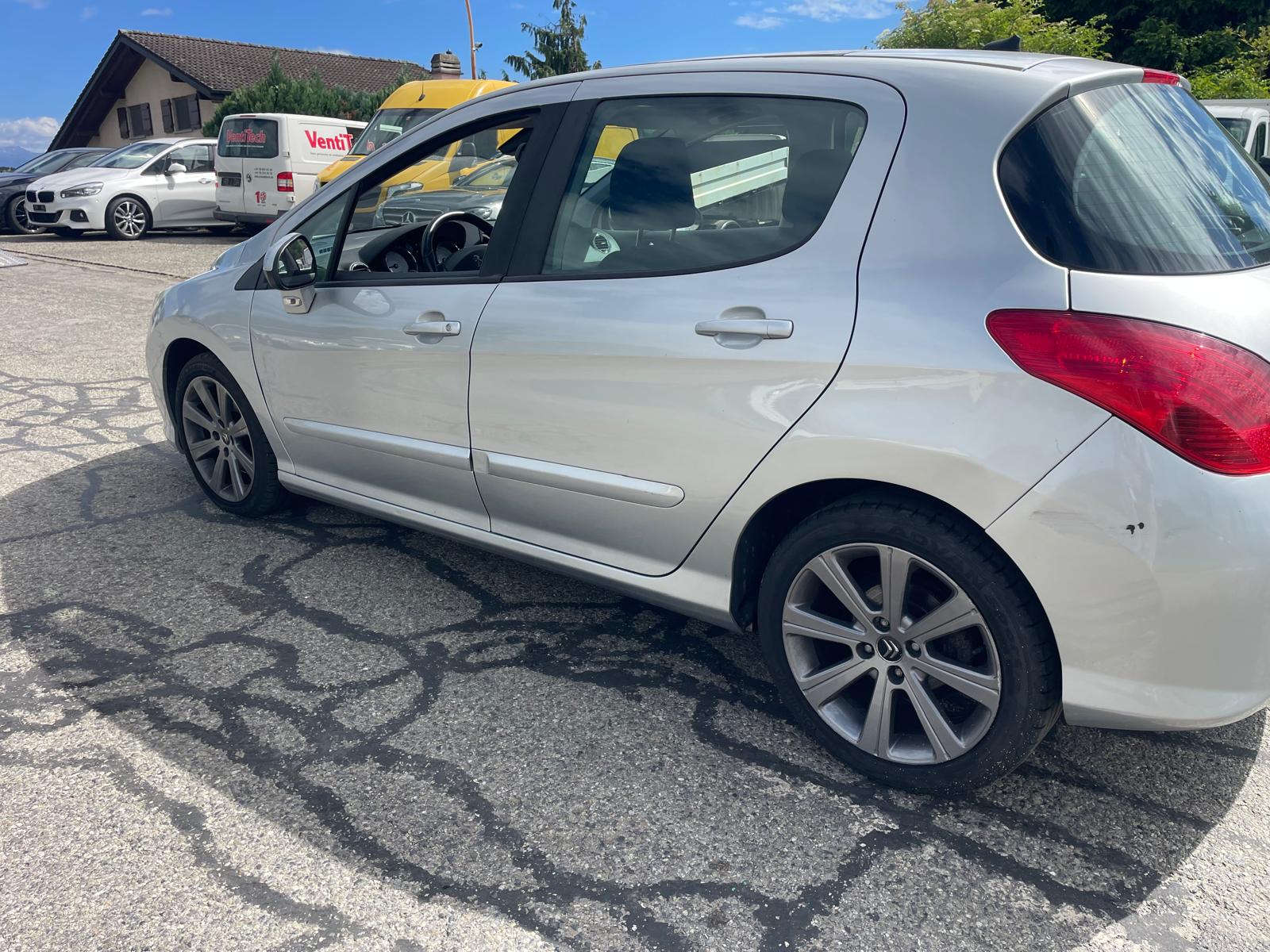 PEUGEOT 308 1.6 16V Turbo Swiss Edition-image-3