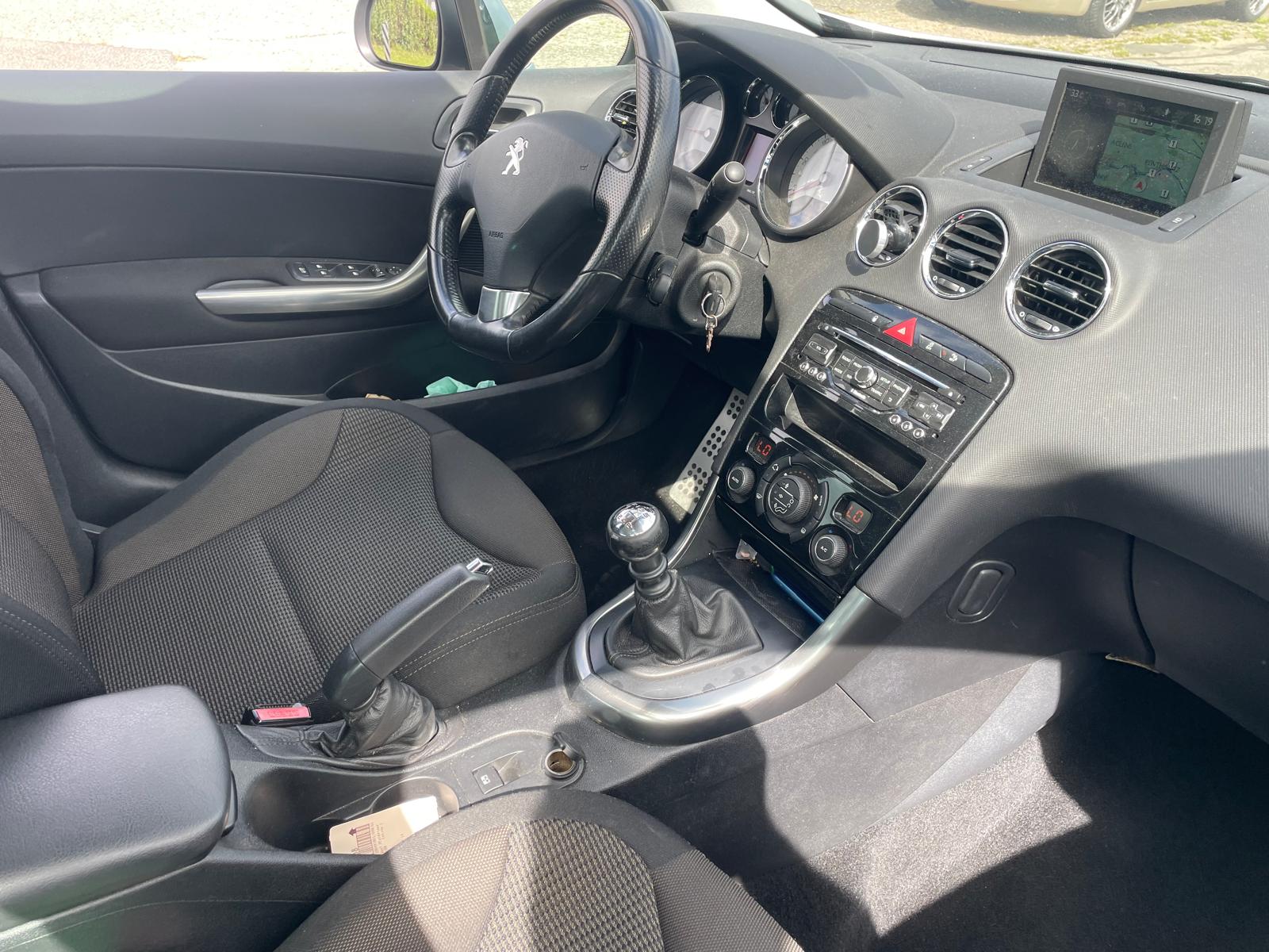 PEUGEOT 308 1.6 16V Turbo Swiss Edition-image-5