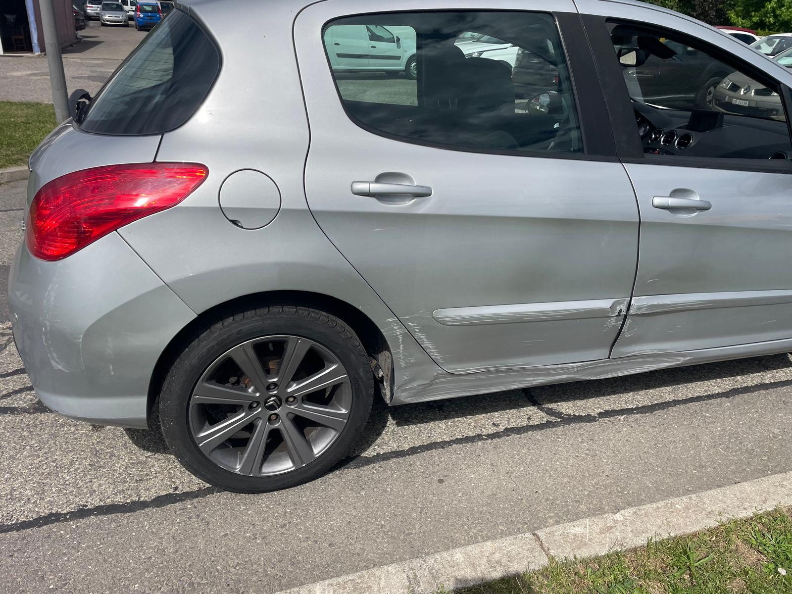 PEUGEOT 308 1.6 16V Turbo Swiss Edition-image-2