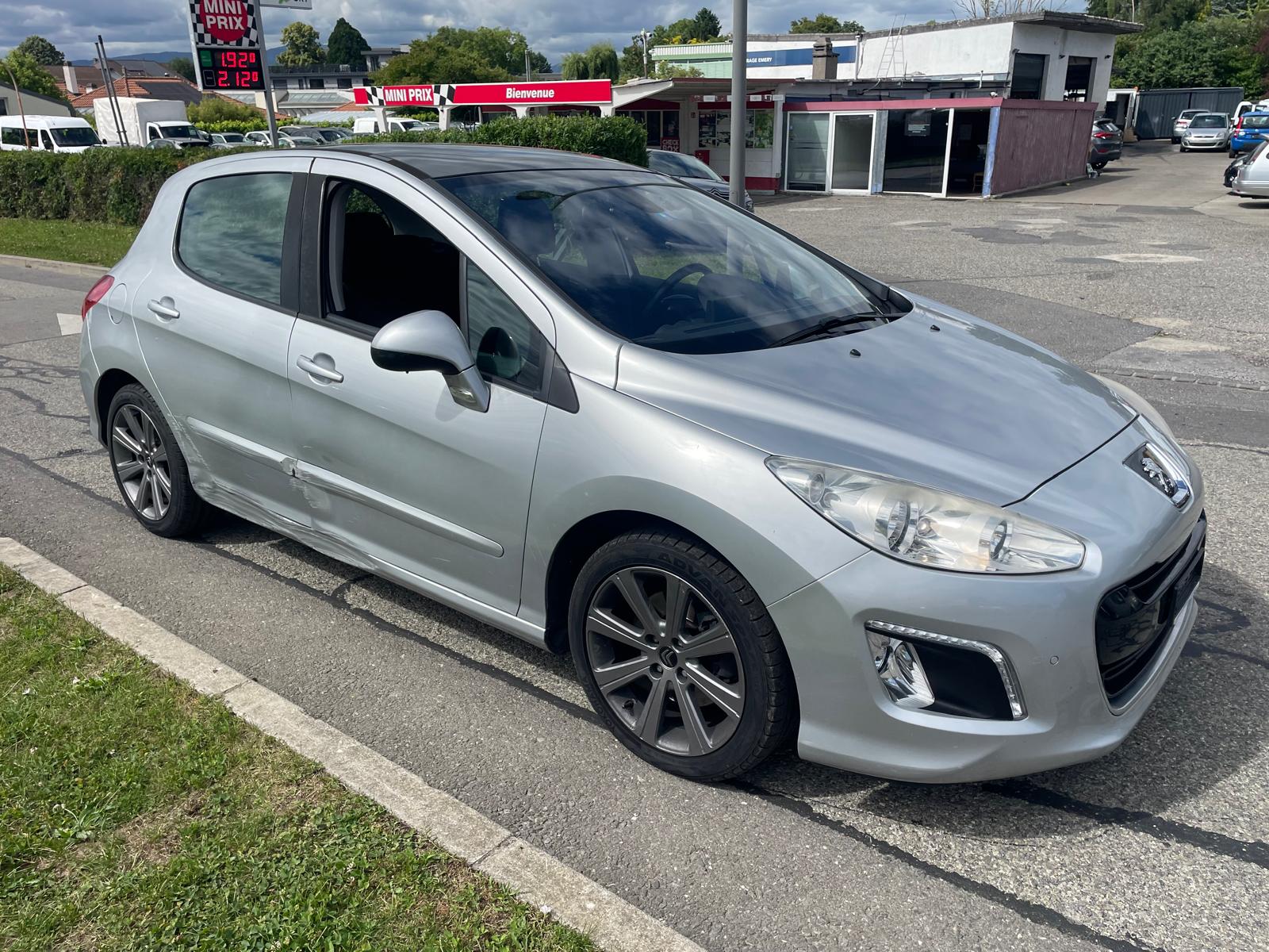PEUGEOT 308 1.6 16V Turbo Swiss Edition-image-1