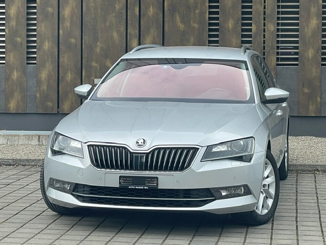 SKODA Superb Combi 2.0 TDi Style-image-0