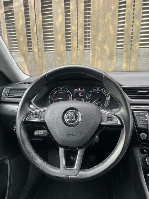 SKODA Superb Combi 2.0 TDi Style-image-16