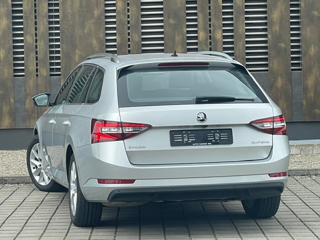 SKODA Superb Combi 2.0 TDi Style-image-10