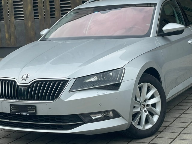SKODA Superb Combi 2.0 TDi Style-image-2