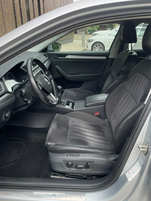 SKODA Superb Combi 2.0 TDi Style-image-13