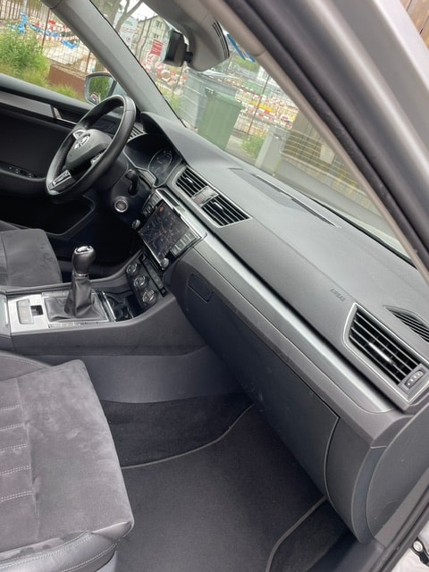 SKODA Superb Combi 2.0 TDi Style-image-20