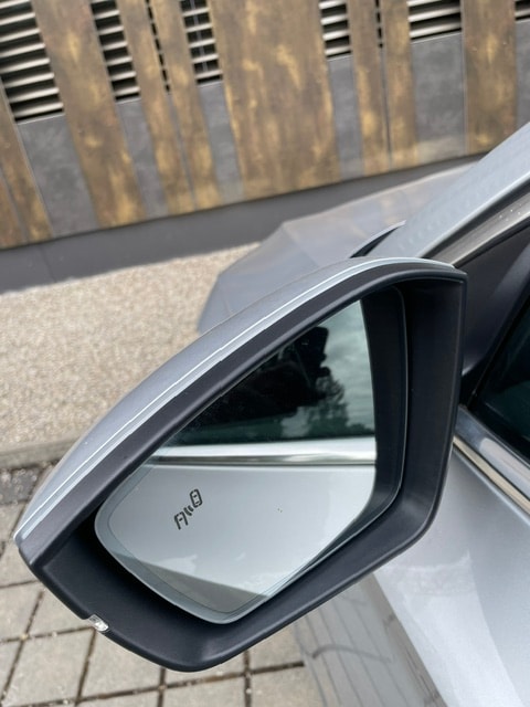 SKODA Superb Combi 2.0 TDi Style-image-23