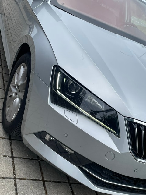 SKODA Superb Combi 2.0 TDi Style-image-4