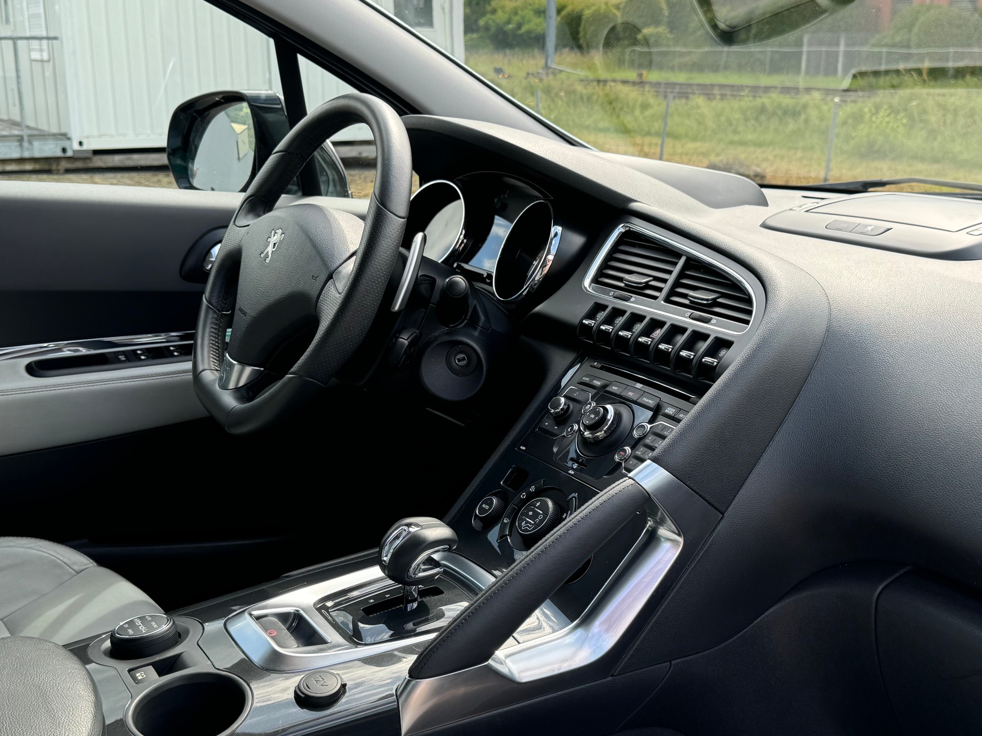PEUGEOT 3008 HYbrid4 2.0 HDI EGS6-image-10