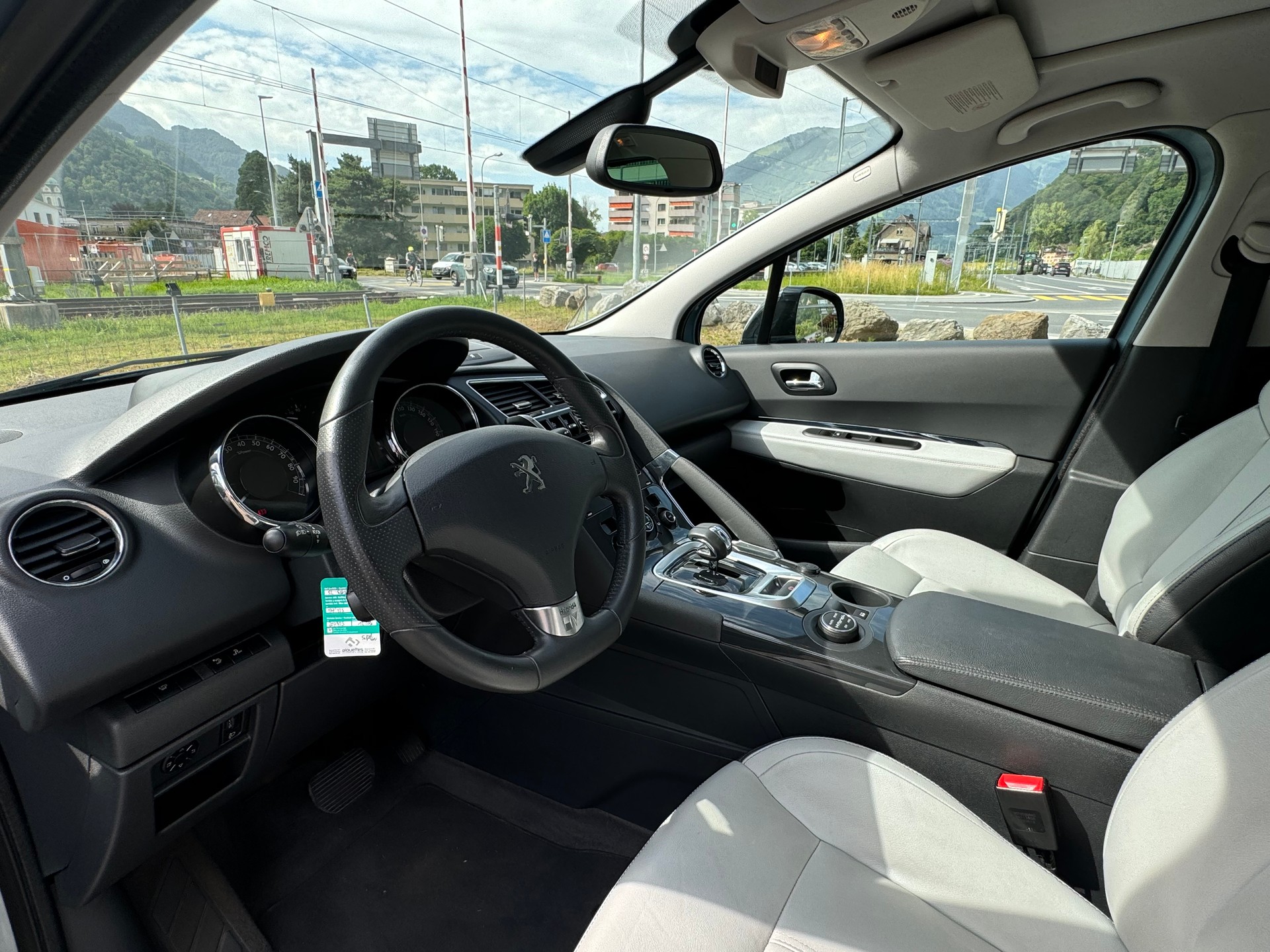 PEUGEOT 3008 HYbrid4 2.0 HDI EGS6-image-8