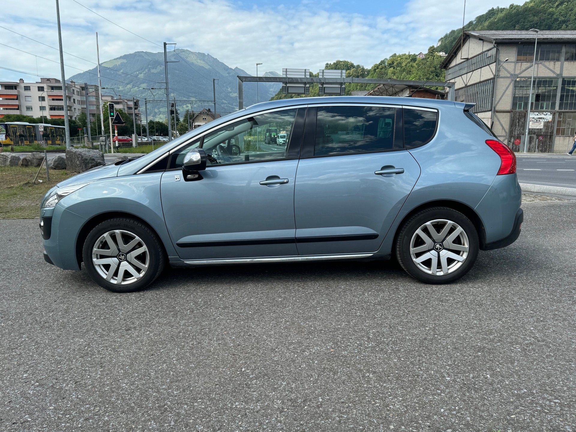 PEUGEOT 3008 HYbrid4 2.0 HDI EGS6-image-6
