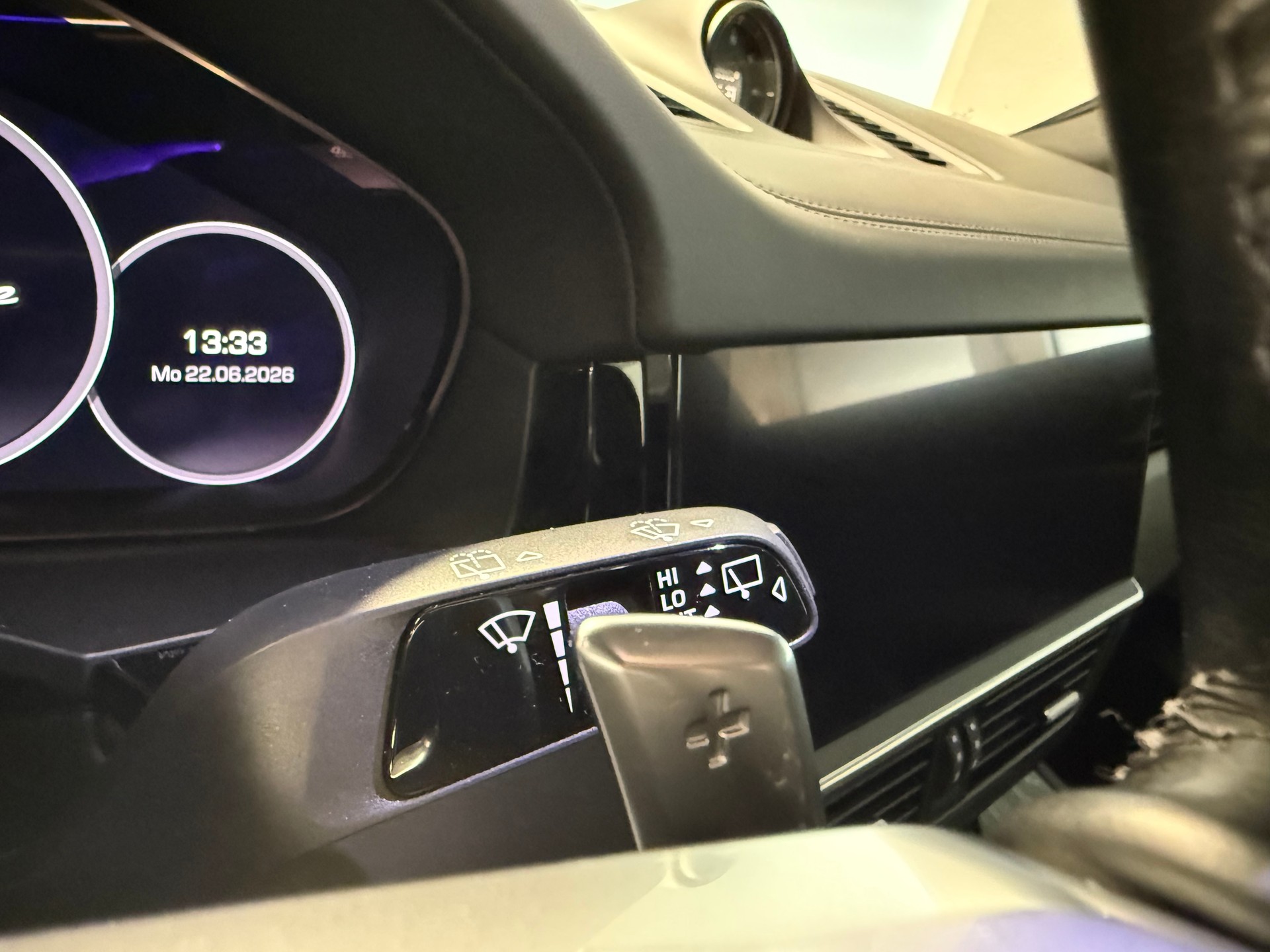 PORSCHE Cayenne E-Hybrid-image-10