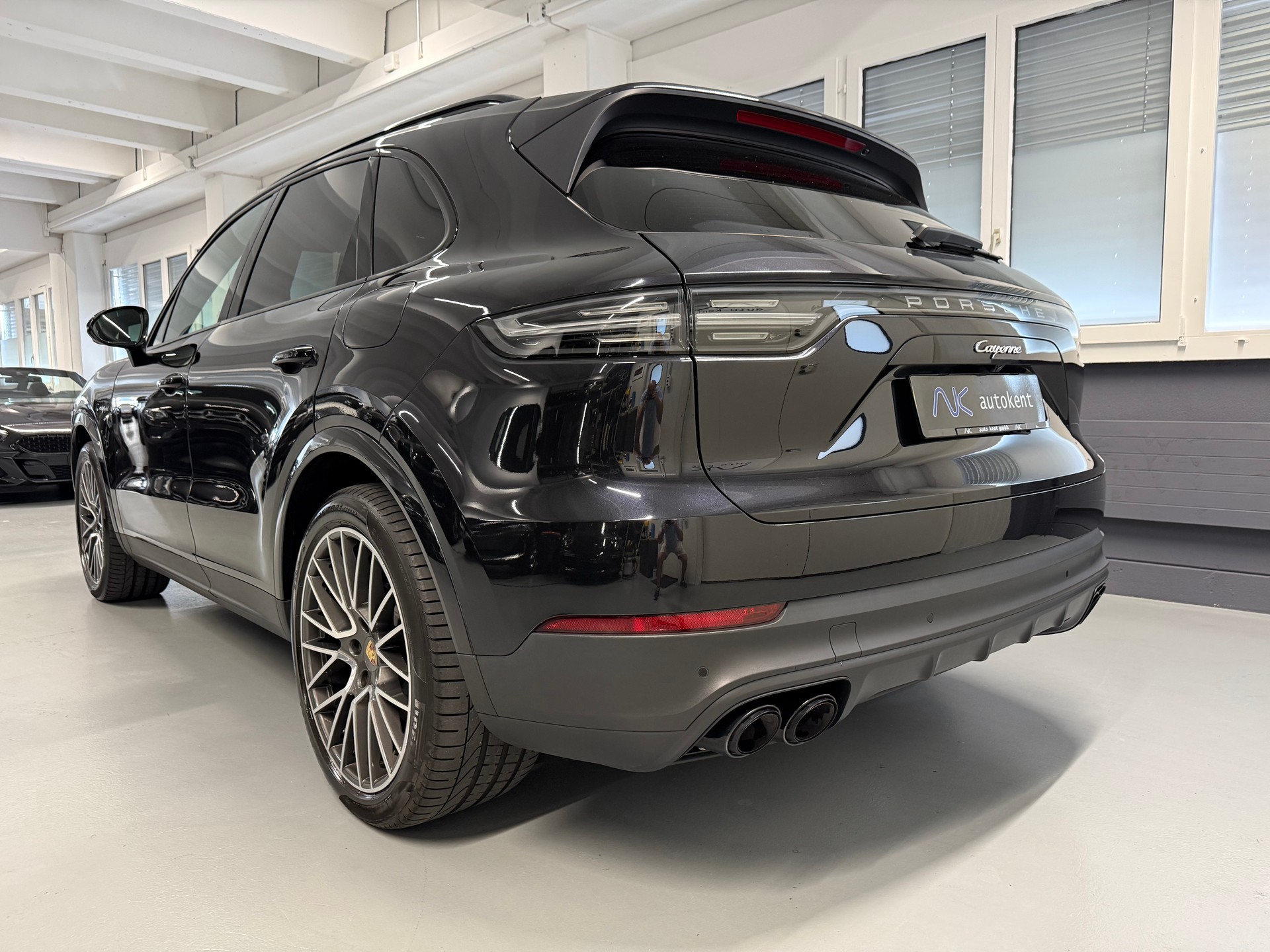 PORSCHE Cayenne E-Hybrid-image-3