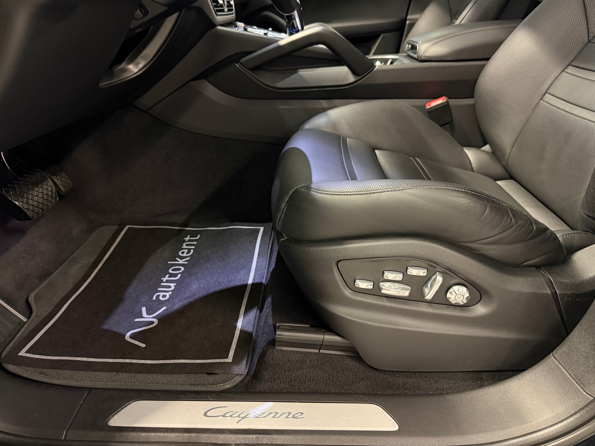 PORSCHE Cayenne E-Hybrid-image-18