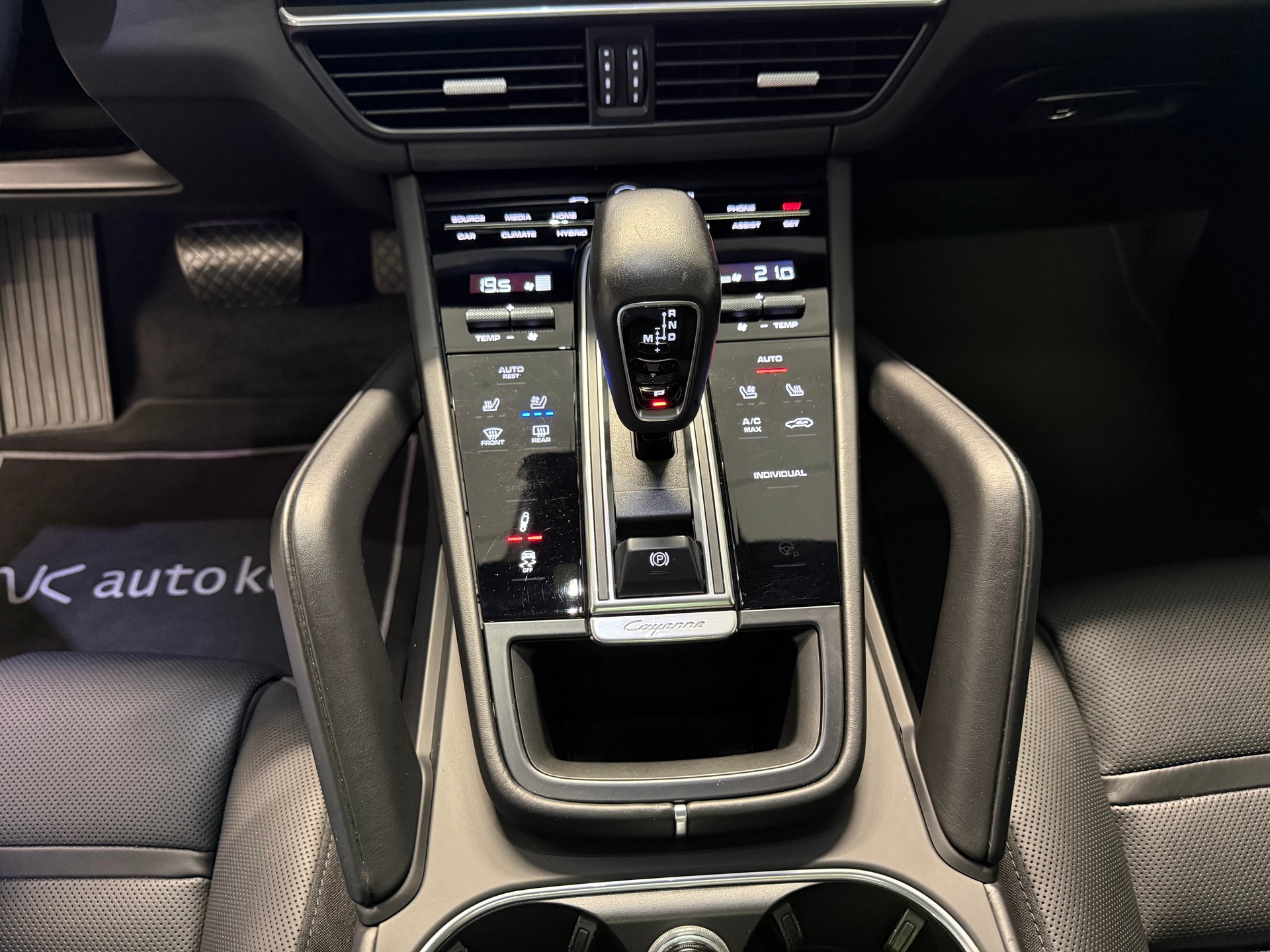 PORSCHE Cayenne E-Hybrid-image-15