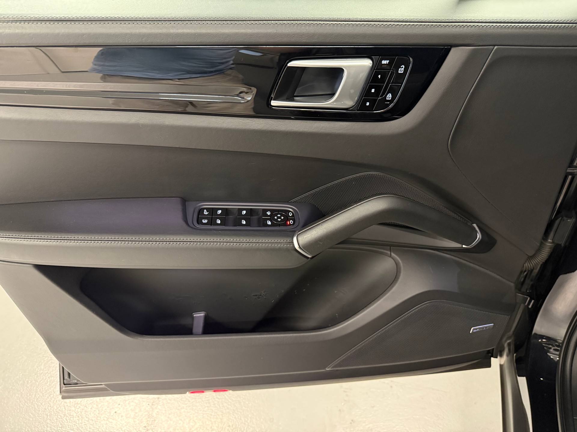 PORSCHE Cayenne E-Hybrid-image-17