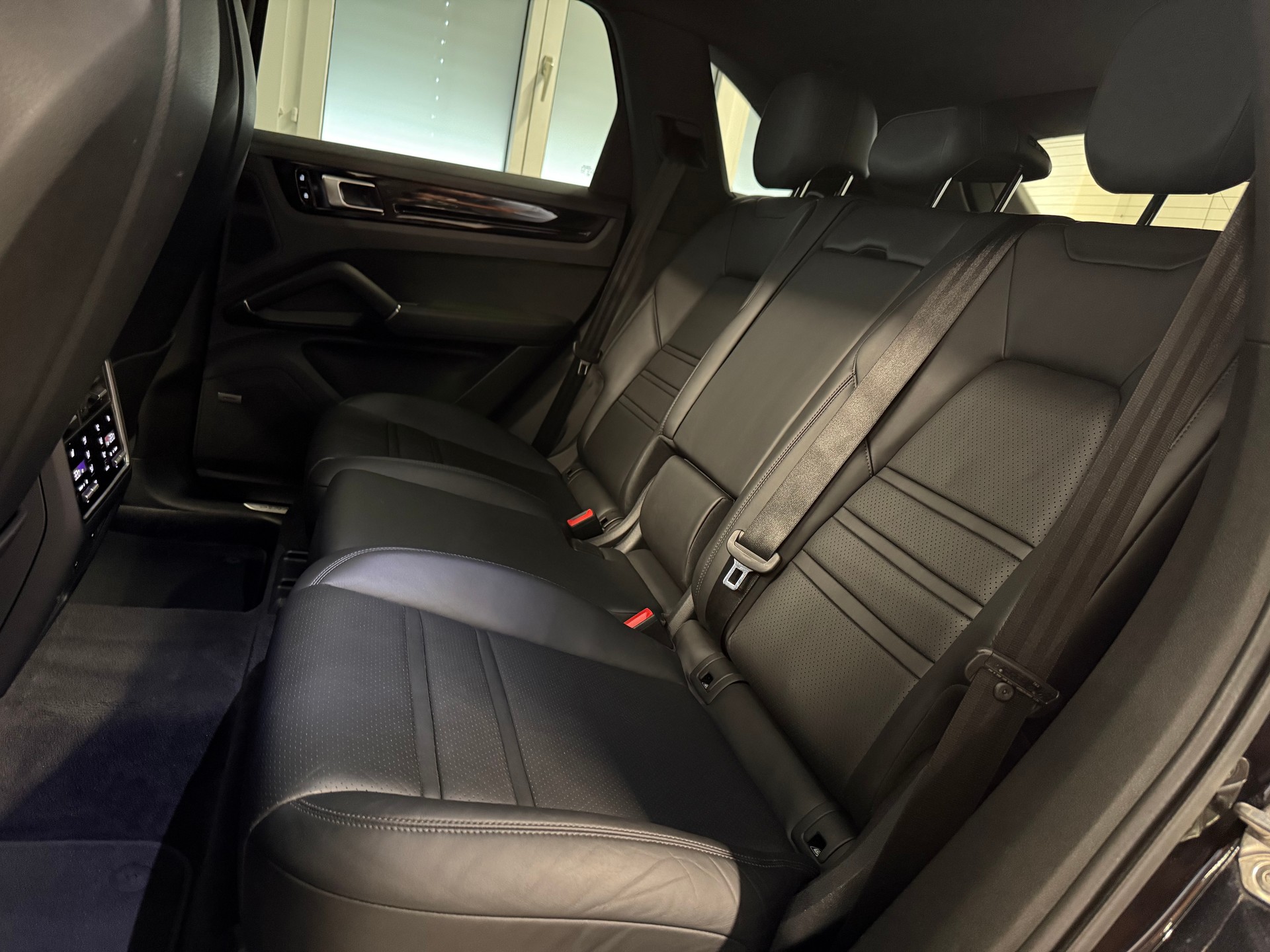 PORSCHE Cayenne E-Hybrid-image-24