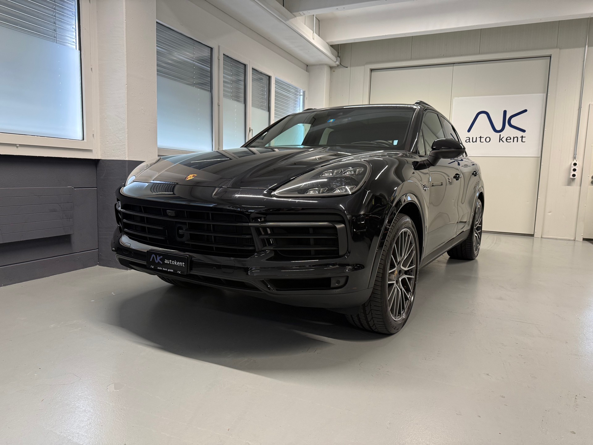 PORSCHE Cayenne E-Hybrid-image-0
