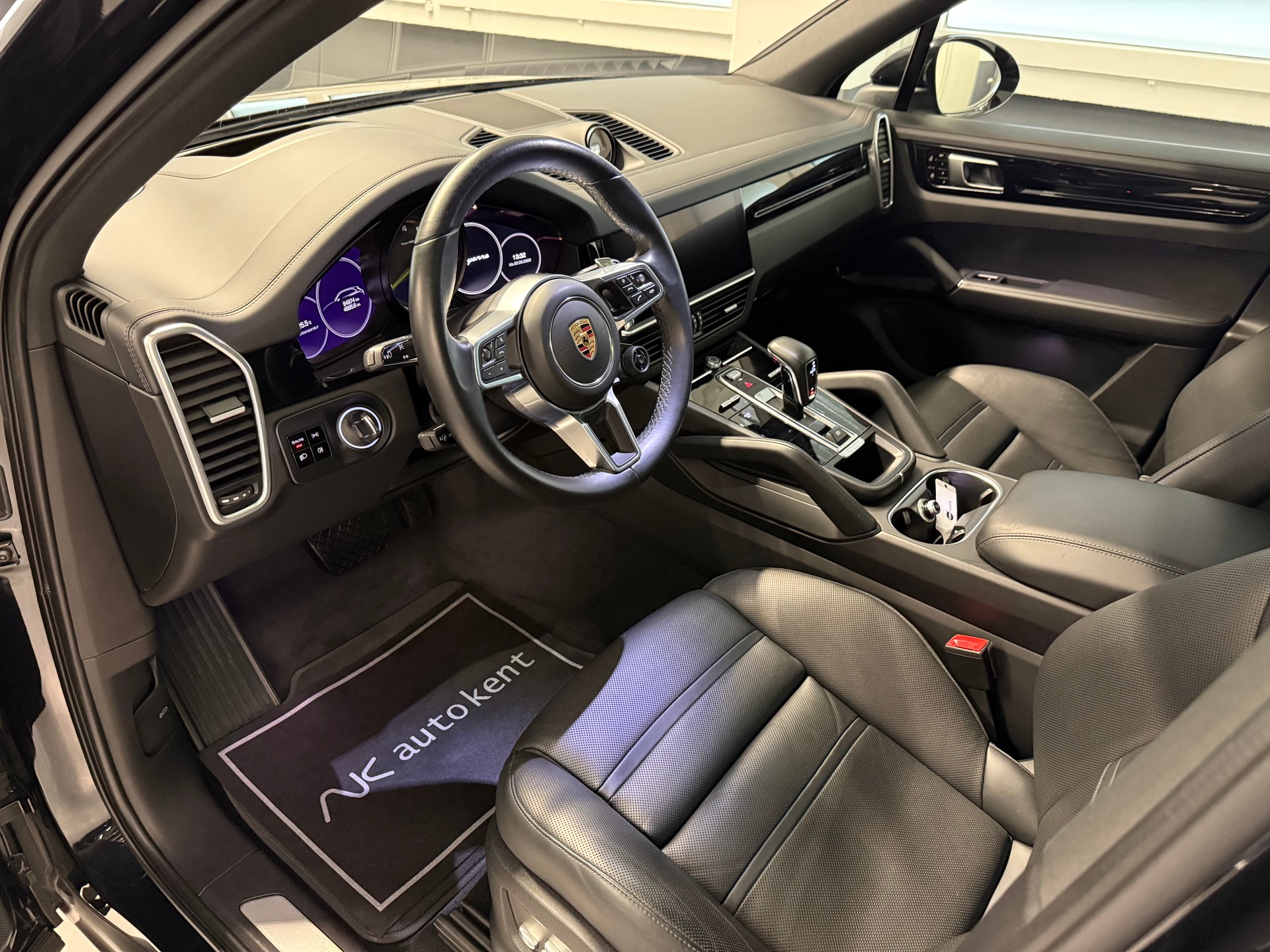 PORSCHE Cayenne E-Hybrid-image-8