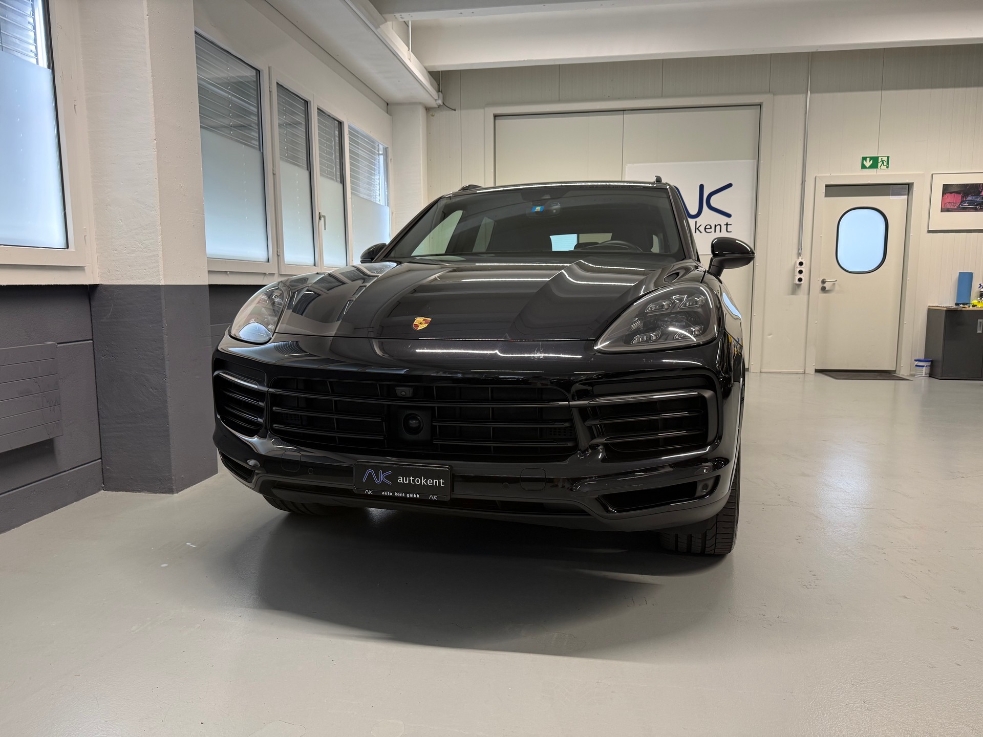 PORSCHE Cayenne E-Hybrid-image-1
